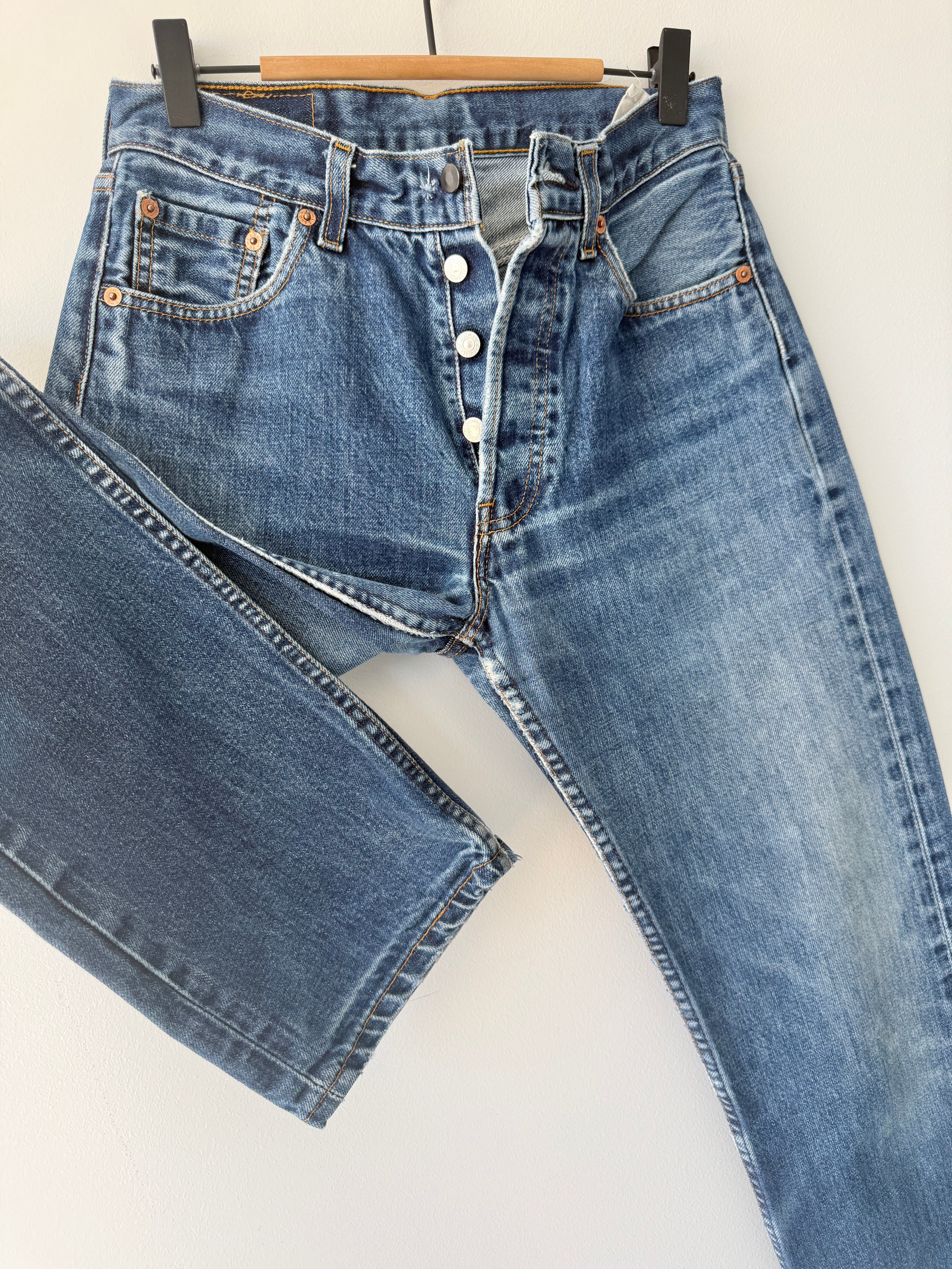 W27 L30 vintage Levis 501 26/27” measured waist dark faded blue 501s Y2K