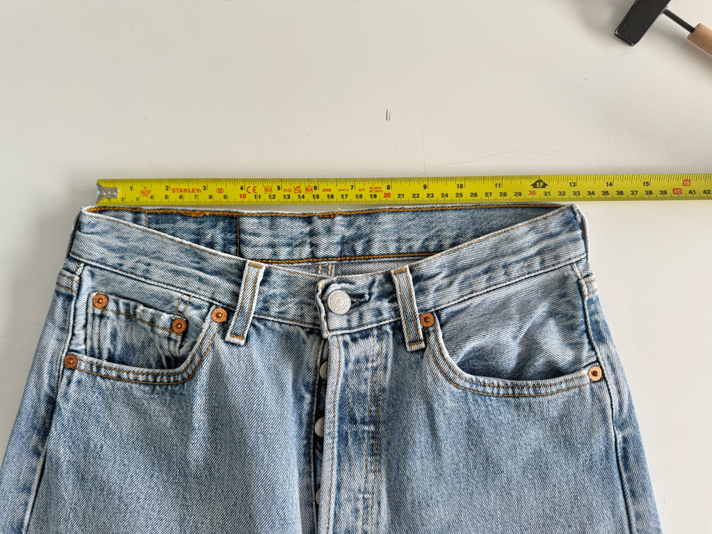 W26 L31 vintage Levis 501 25-26” light blue 90s Levi’s 501s