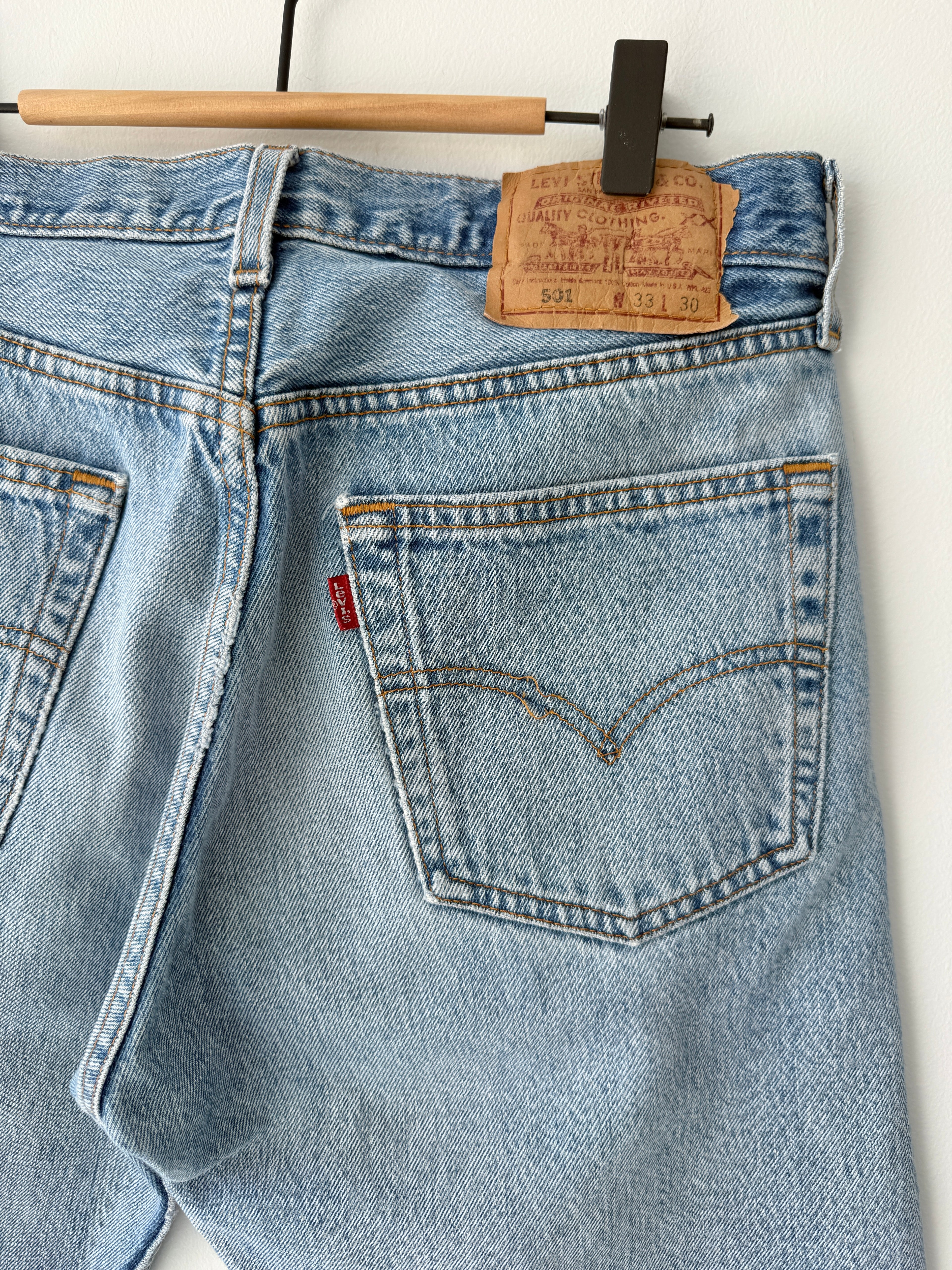 W31 L30 vintage Levis 501 30/31” measured waist medium faded blue 501s amazing fade 90s USA denim