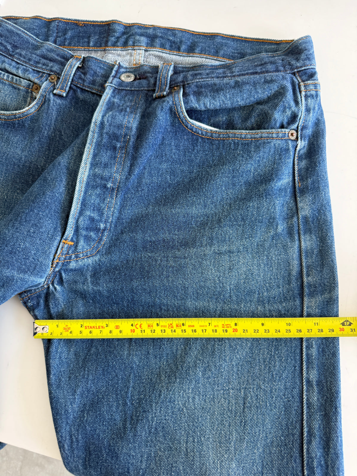 W31 L26 vintage Levis 501 0115 dark blue 30/31” measured waist 501s 80s USA