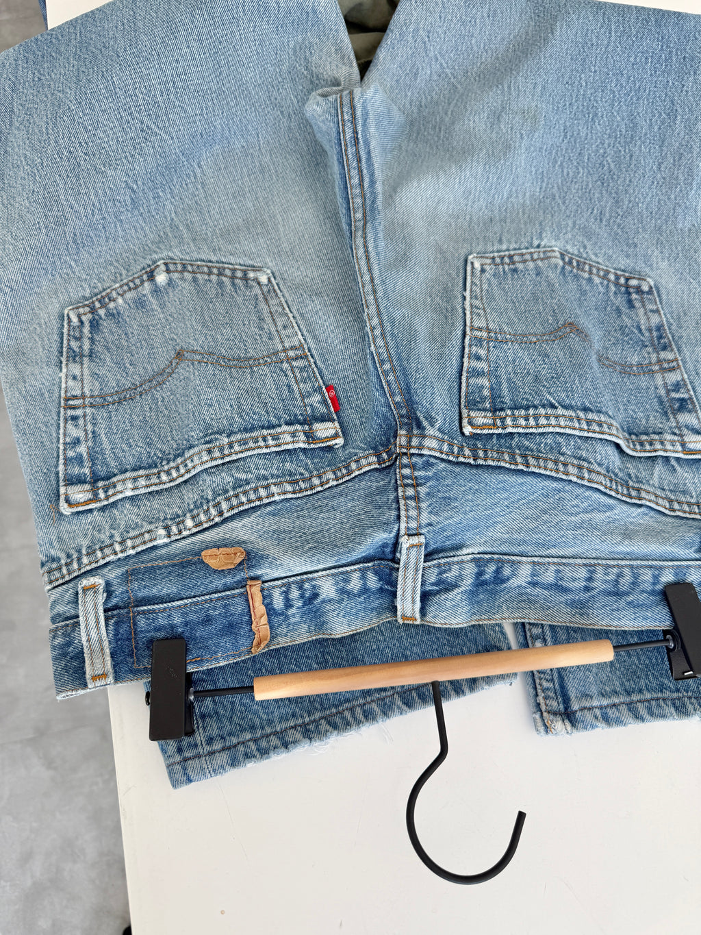 W31 L29 vintage Levis 501 30/31” measured waist medium faded blue 501s early 90s USA