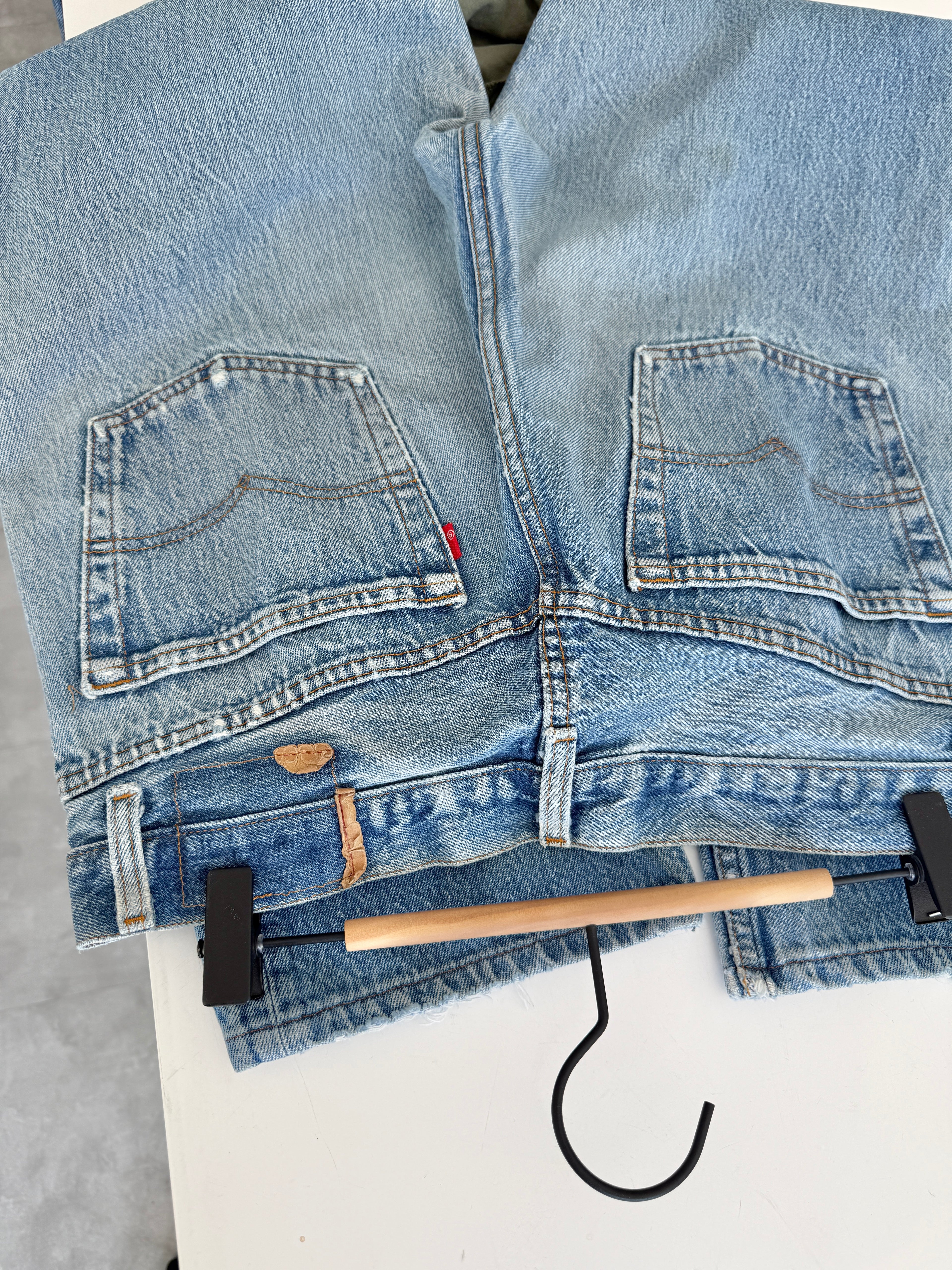 W31 L29 vintage Levis 501 30/31” measured waist medium faded blue 501s early 90s USA