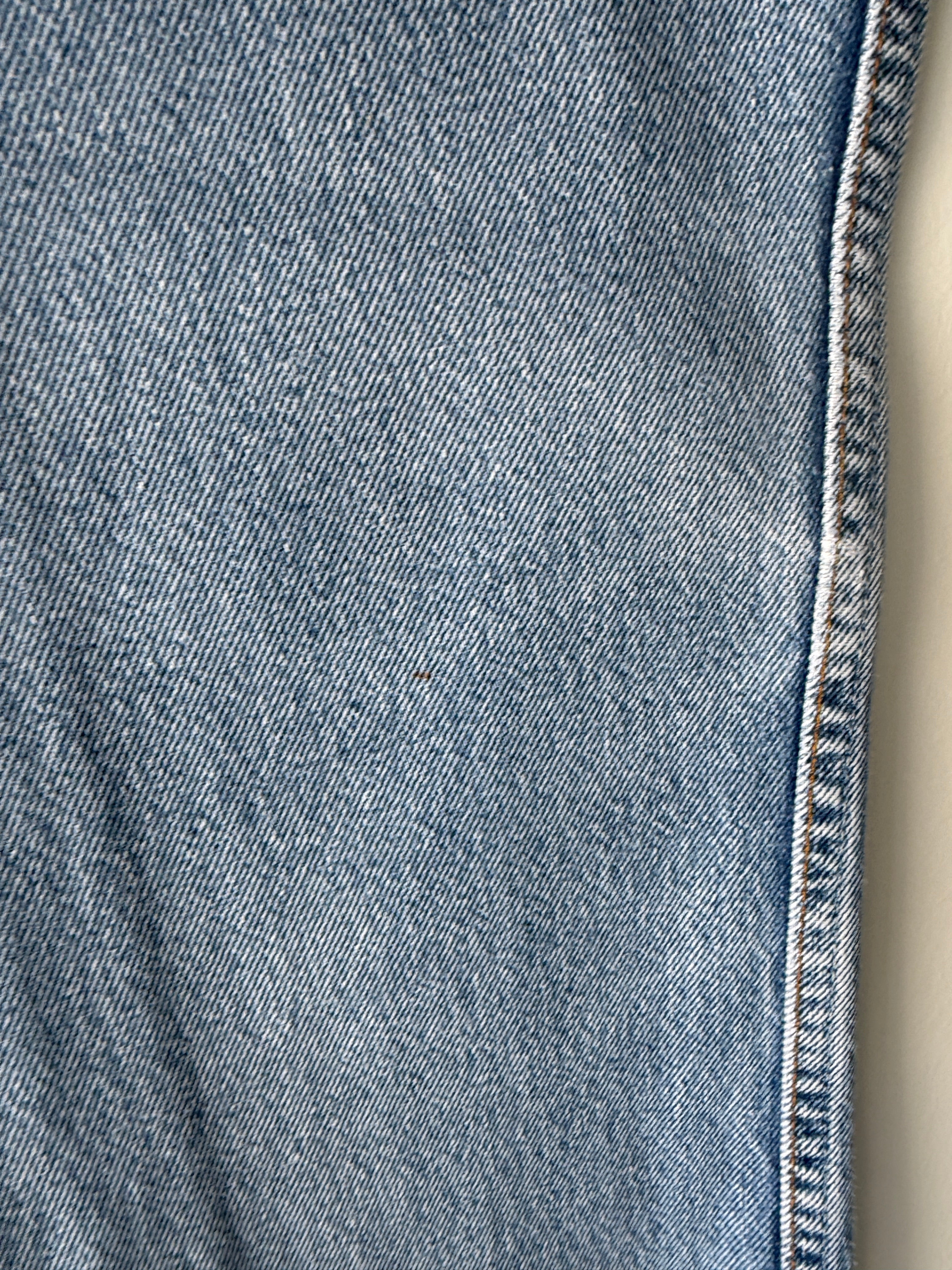 W24 L30 vintage Levis 501 23/24” measured medium faded blue denim Levi’s 501s