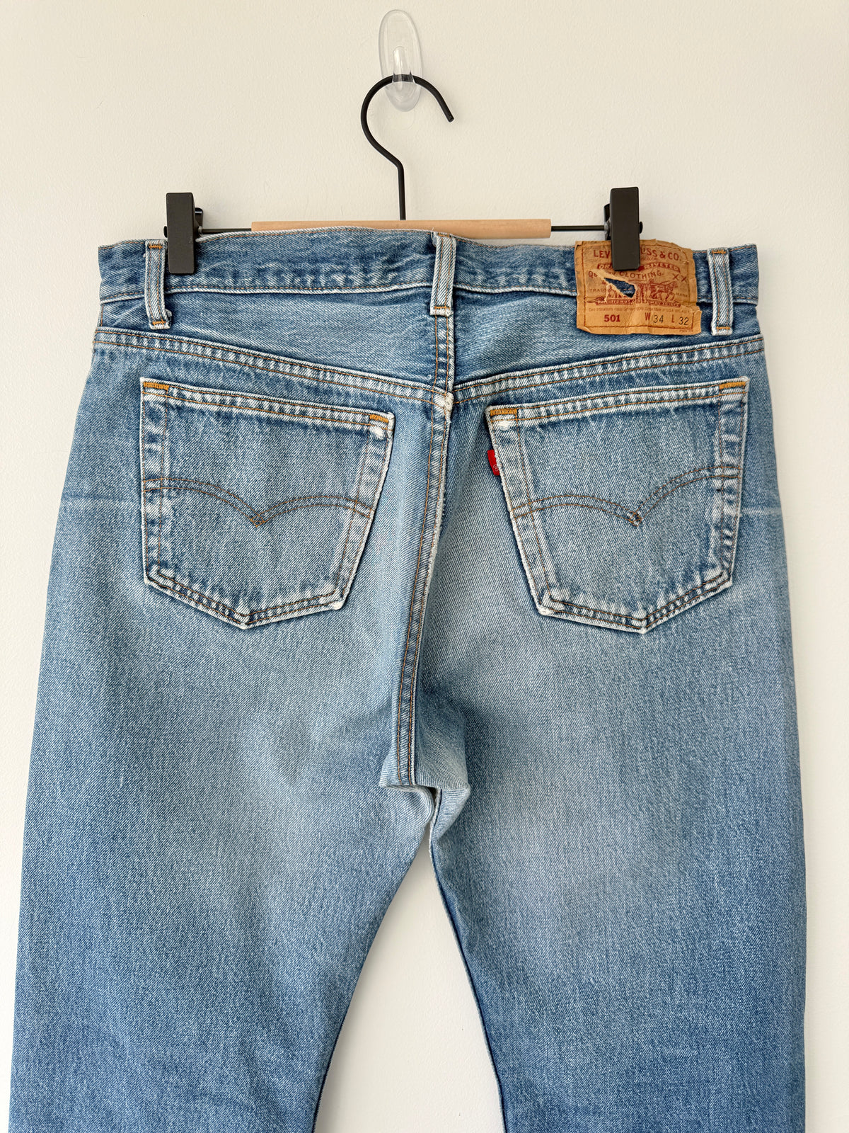 W32 L31 vintage Levis 501 dark blue faded  31/32” measured waist 501s USA