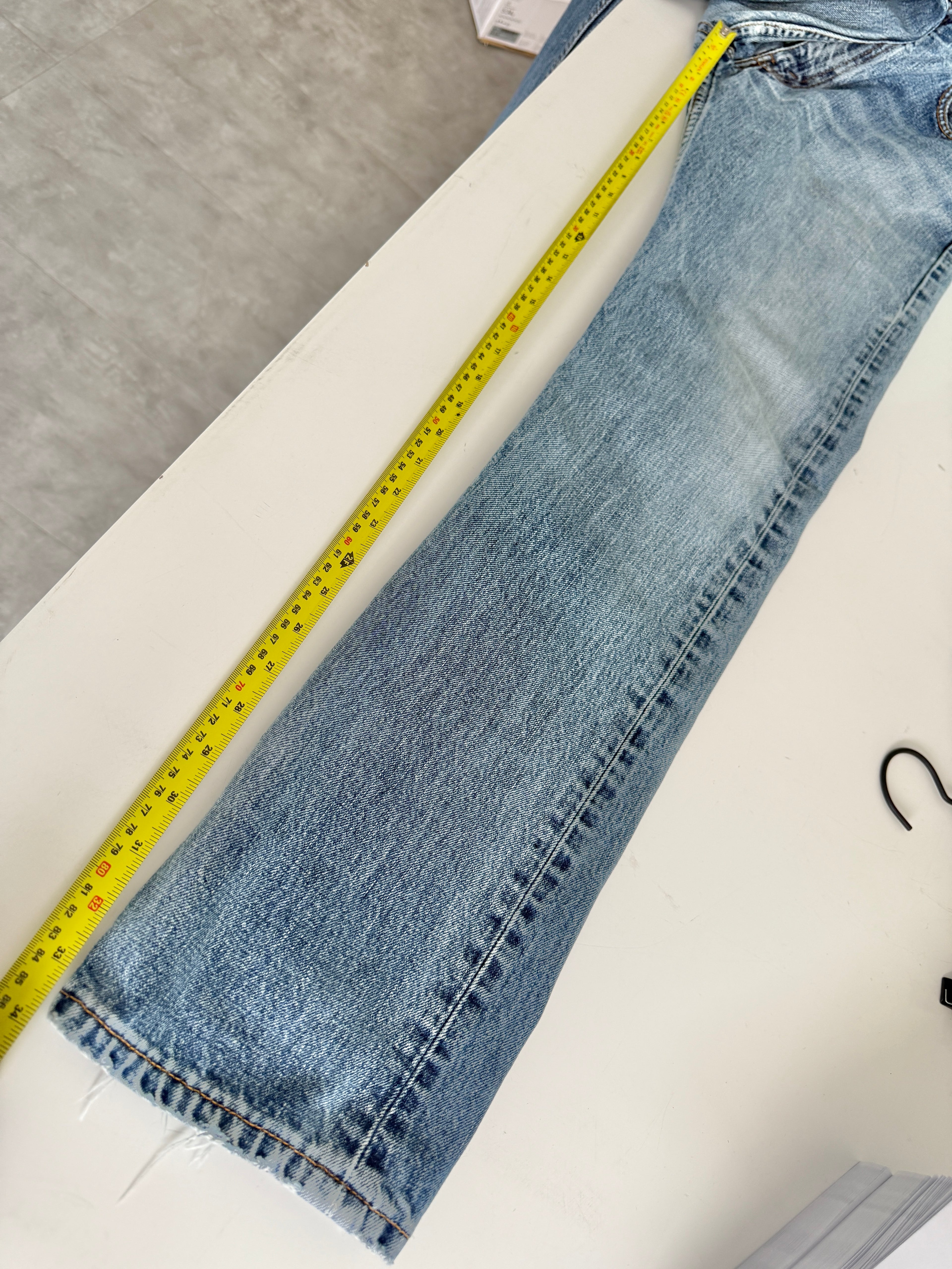 W32 L33 vintage Levis 505 31-32” measured medium faded blue 90s Levi’s 505s