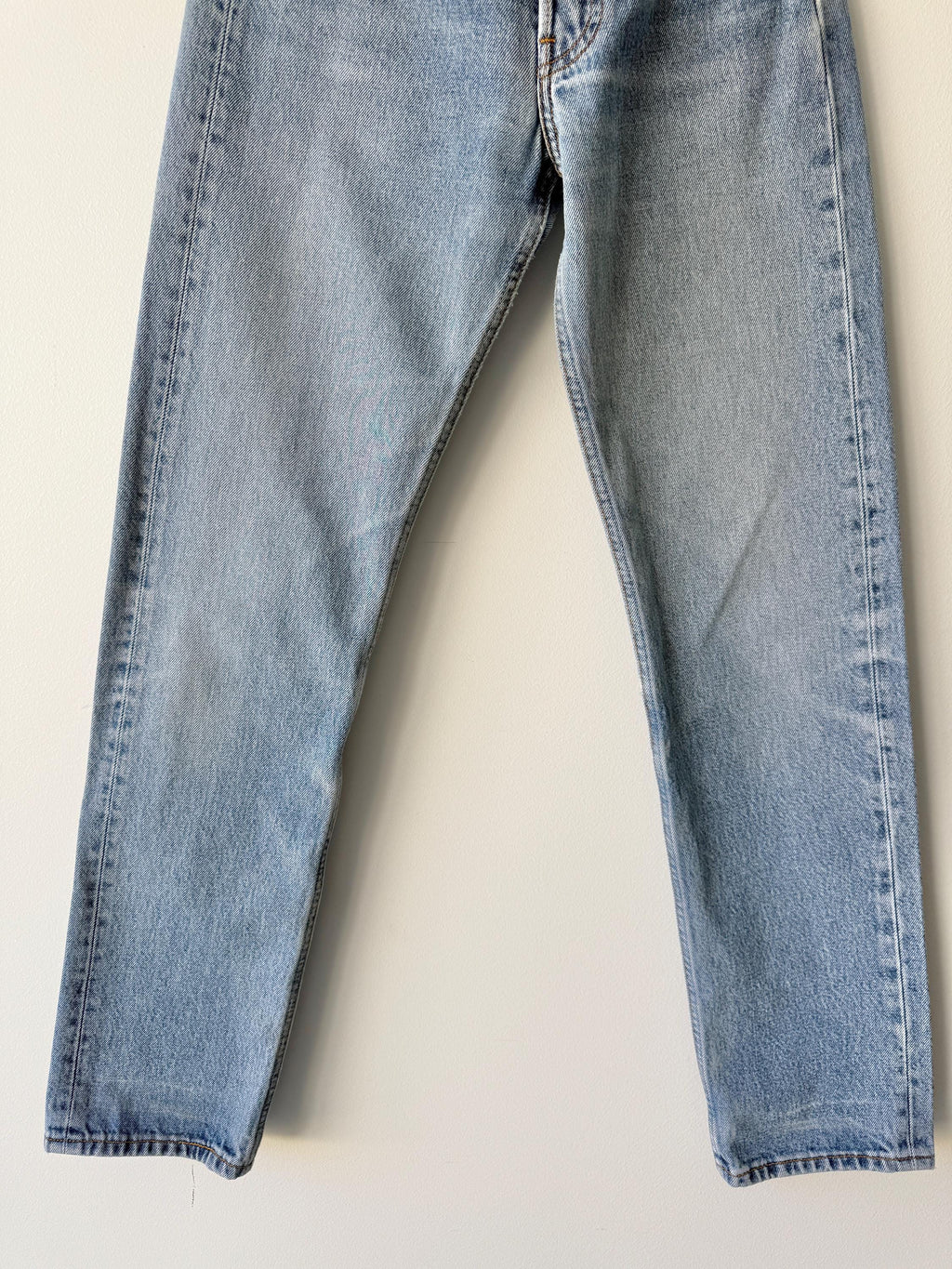W25 L31 vintage Levis 501 24-25” measured waist light faded lines denim made in 90s