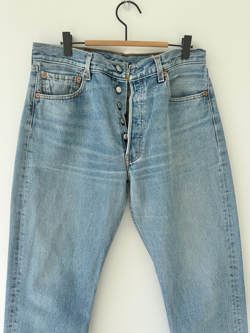 W31 L29 vintage Levis 501 30/31” measured waist medium faded blue wallet mark Y2K 501s