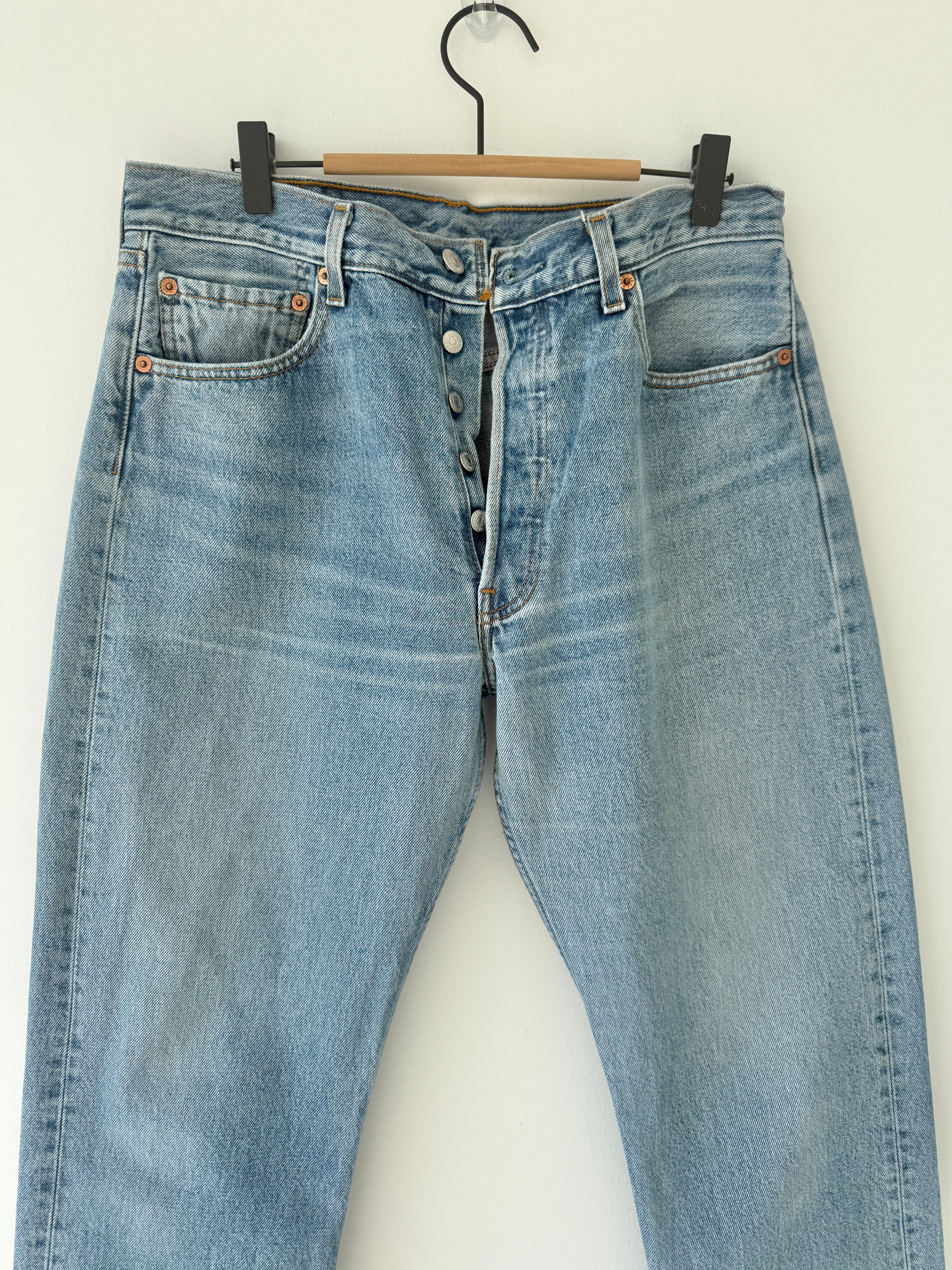 W31 L29 vintage Levis 501 30/31” measured waist medium faded blue wallet mark Y2K 501s