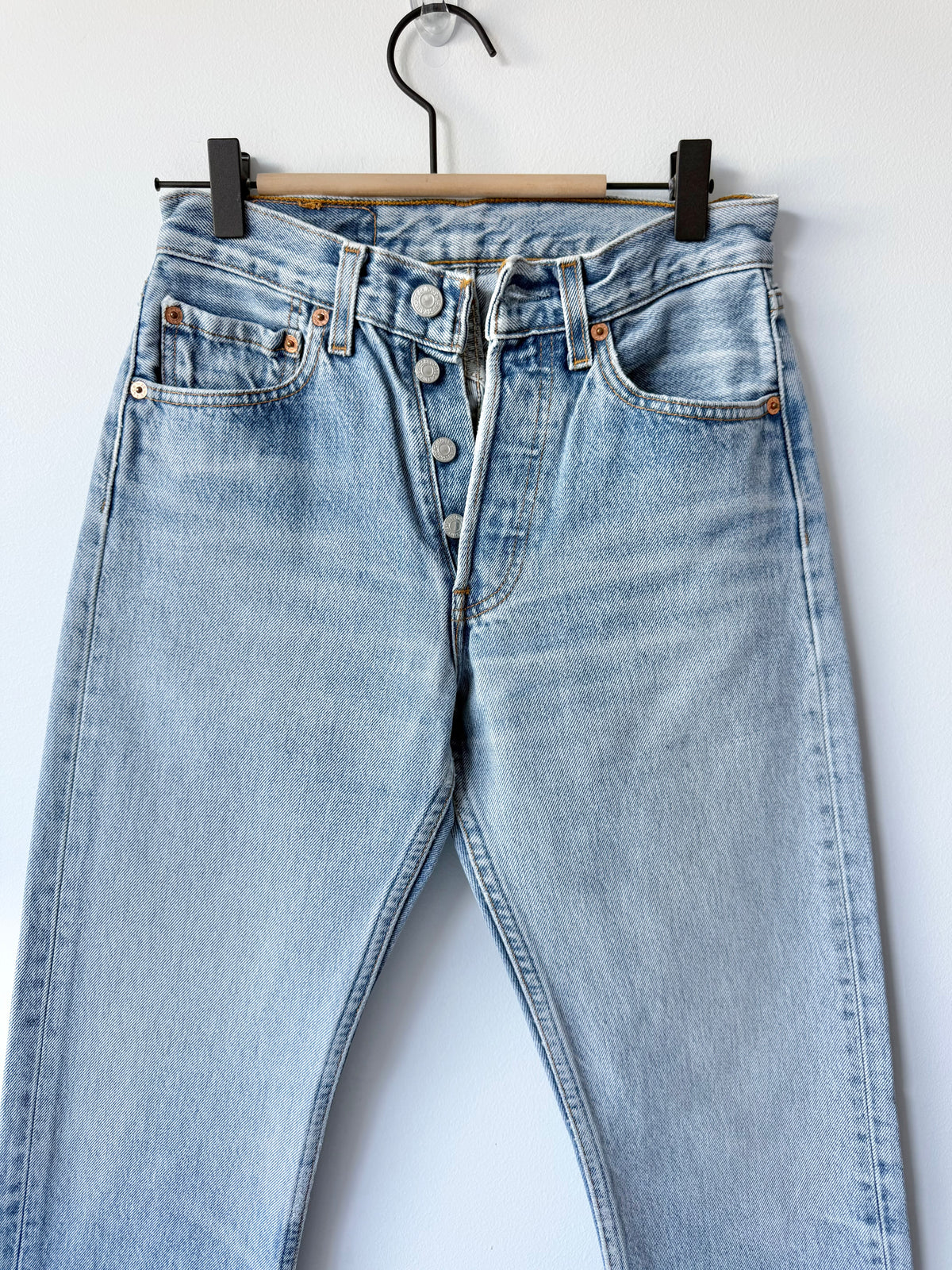 W25 L29 vintage Levis 501 light blue faded 24/25” measured waist 90s levis 501s