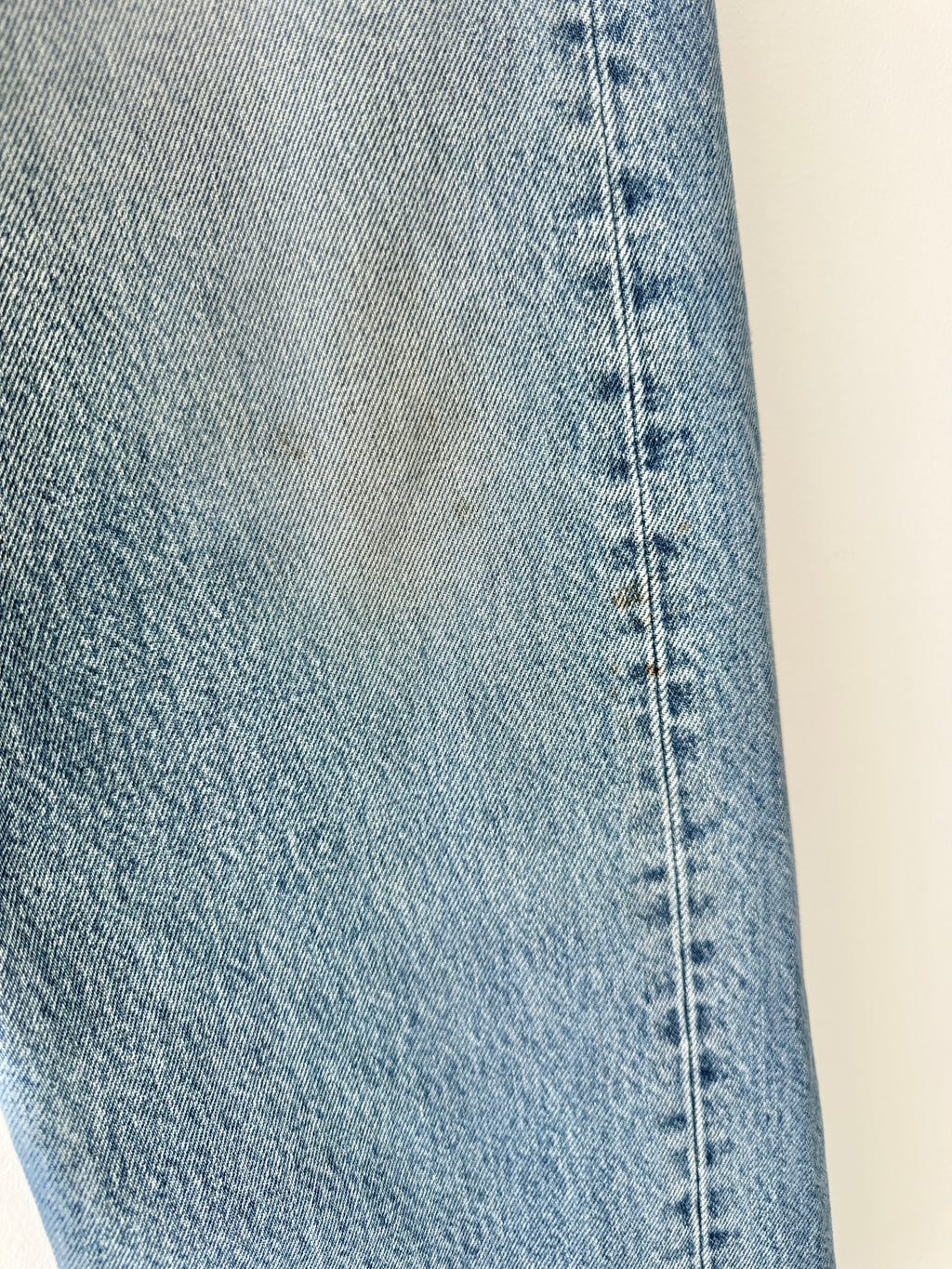 W32 L29 vintage Levis 501 31/32” measured medium blue denim Y2K Levi’s 501s wallet mark