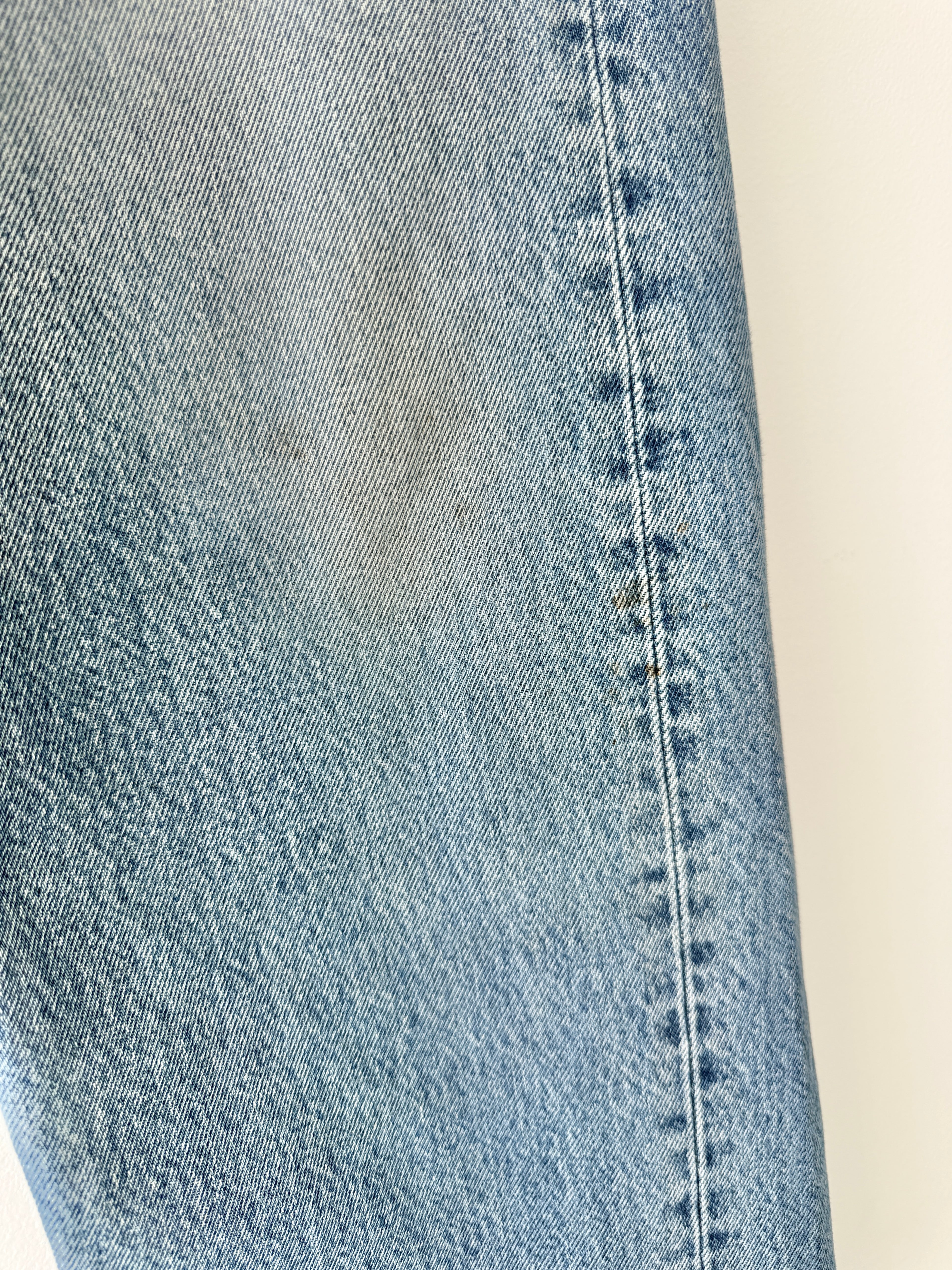 W32 L29 vintage Levis 501 31/32” measured medium blue denim Y2K Levi’s 501s wallet mark