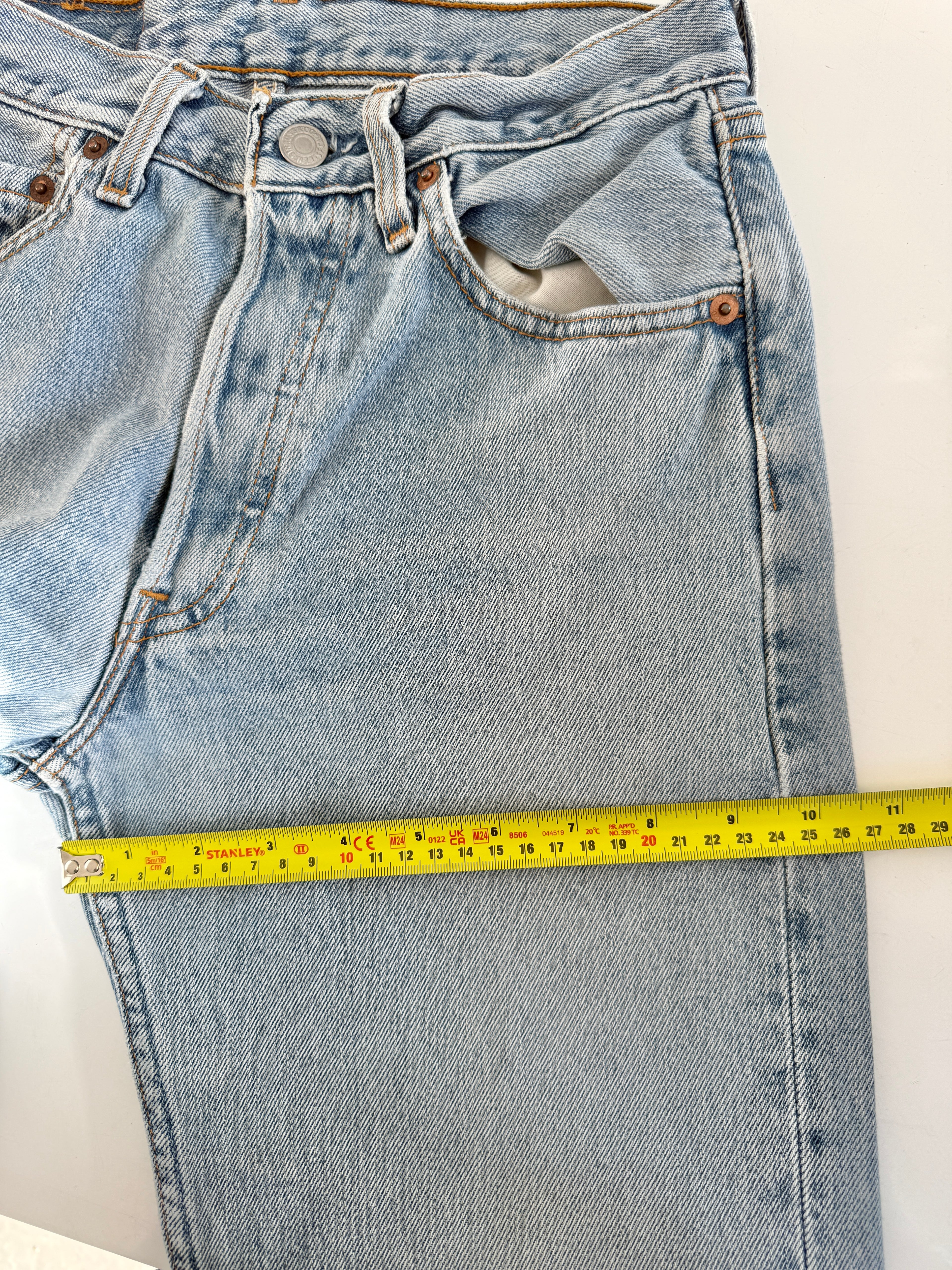 W25 L33 vintage Levis 501s 24/25” medium blue denim Levi’s 501s 90s USA