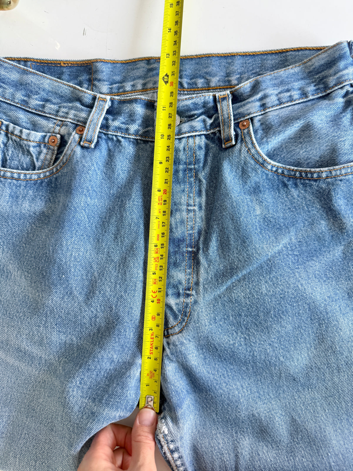 W28 L28 vintage Levis 501 medium blue 26/28” measured waist 501s Y2K