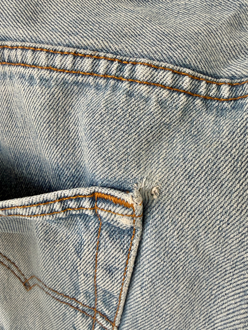 W34 L31 vintage Levis 501 light blue faded  33/34” measured waist 90s 501s