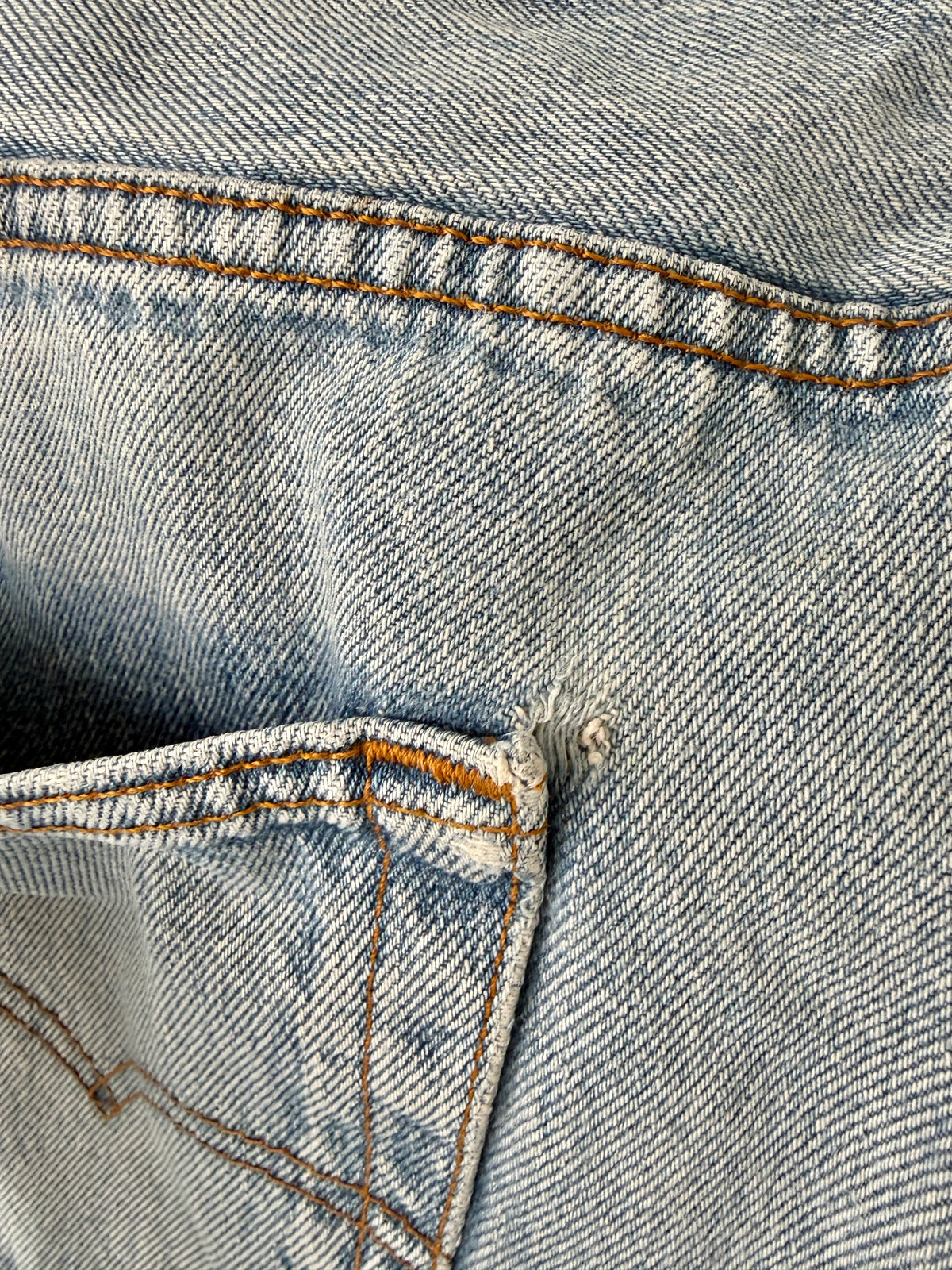 W34 L31 vintage Levis 501 light blue faded  33/34” measured waist 90s 501s