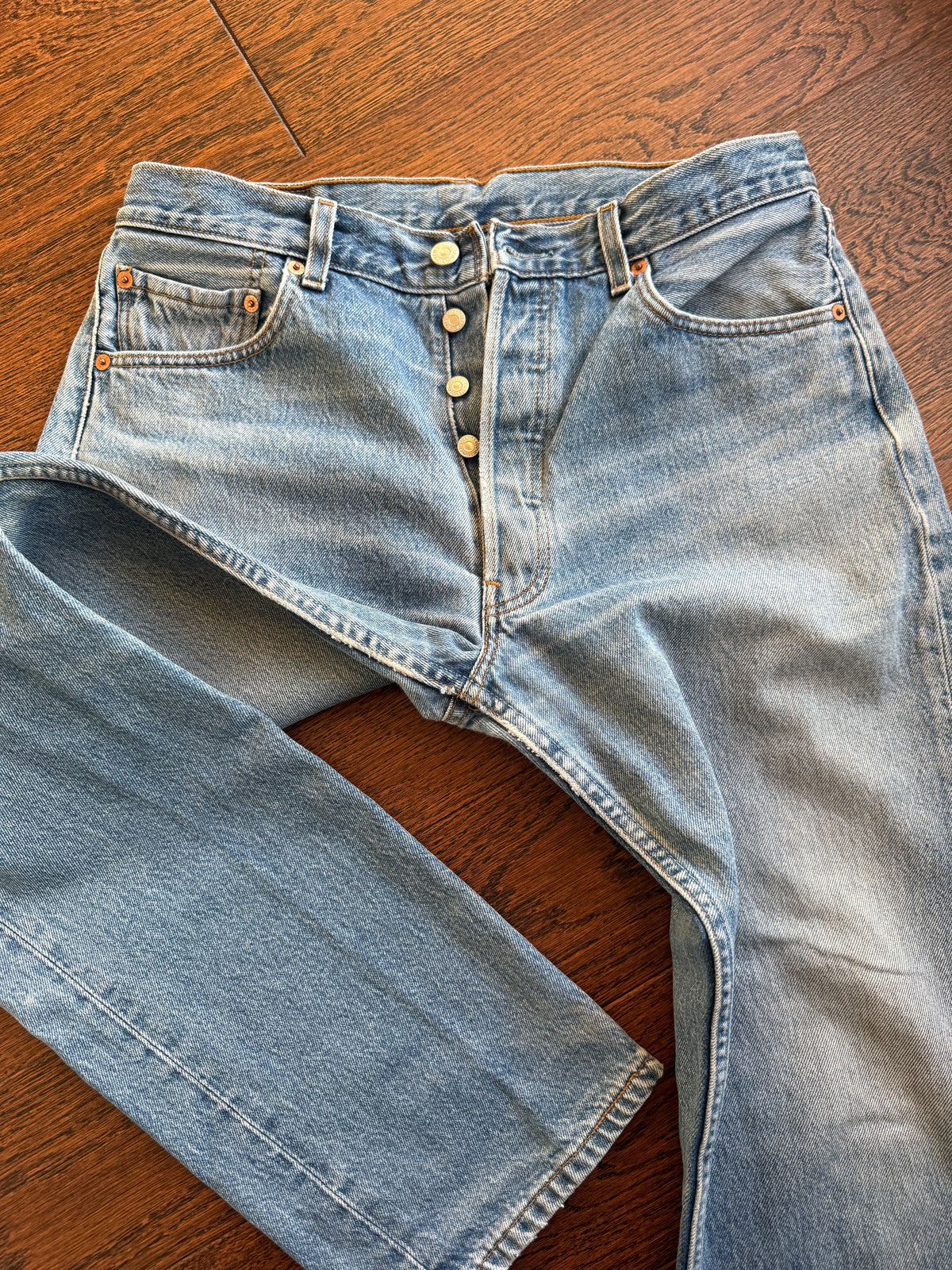 Soft W32 L31 vintage Levis 501s 31/32” measured medium blue faded Y2K 501s