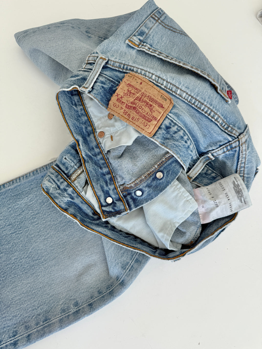 W32 L31 vintage Levis 501s 31/32” measured light medium blue faded 90s 501s