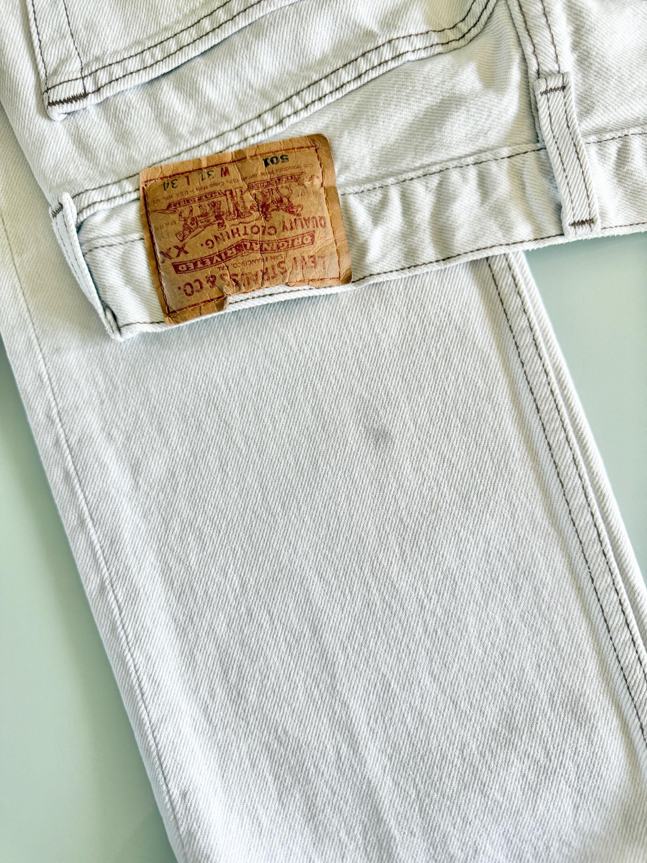 w30 L33 Levis 501 29-30” waist vintage beige 501s  made in USA 90s straight leg jeans 501