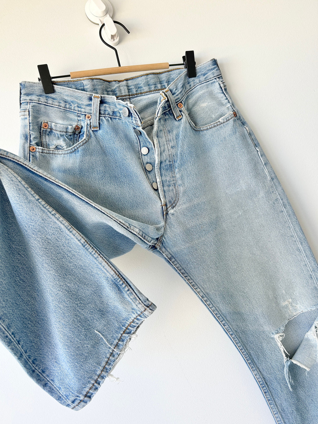 Soft Levis 501 vintage w31 L28 Levi’s light blue faded blue made in U.K. 90s straight leg 501 vintage Levi’s 501