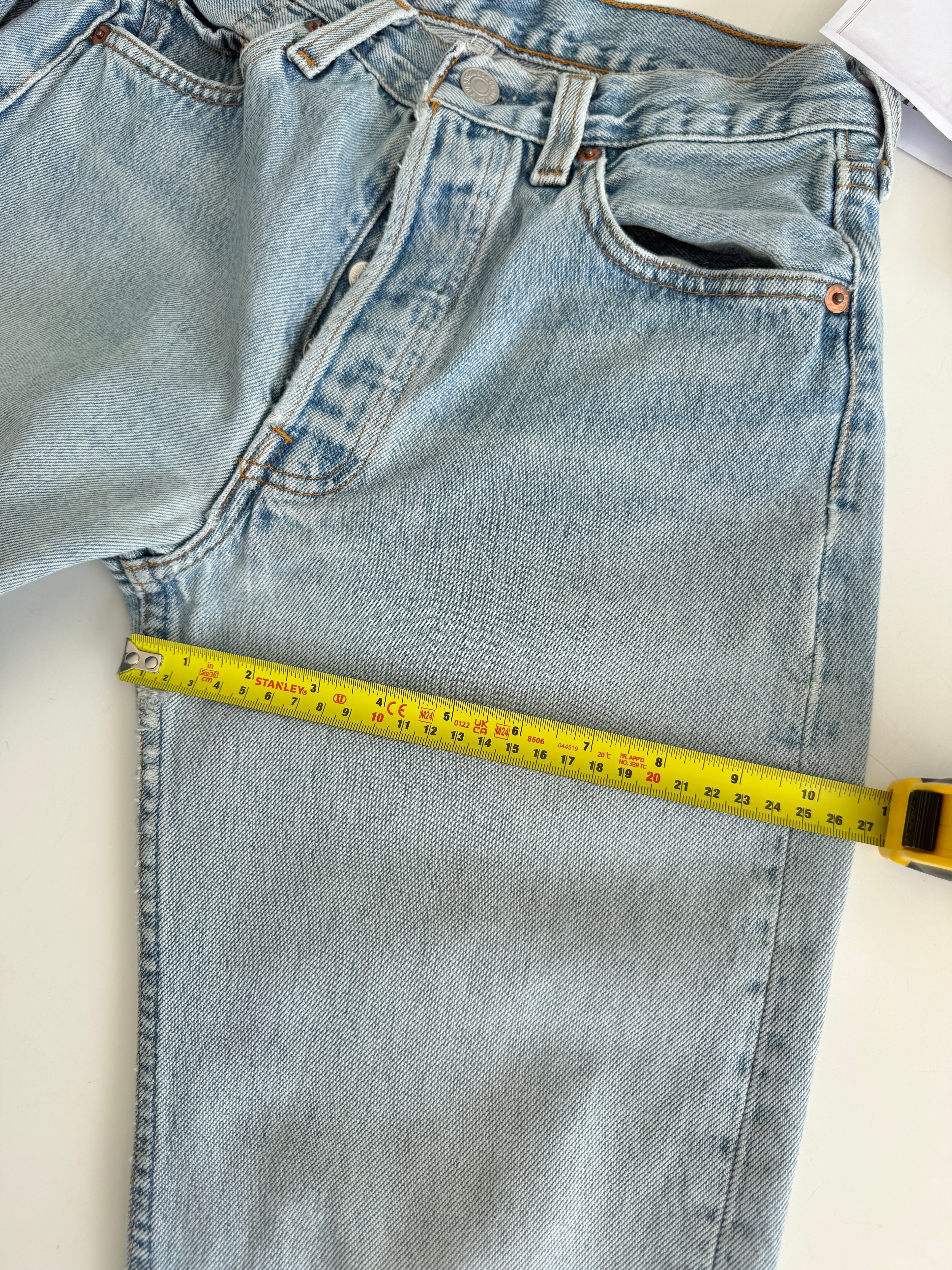 Soft W25 L29 vintage Levis 501 24/25” measured waist light blue 501s made in 90s USA