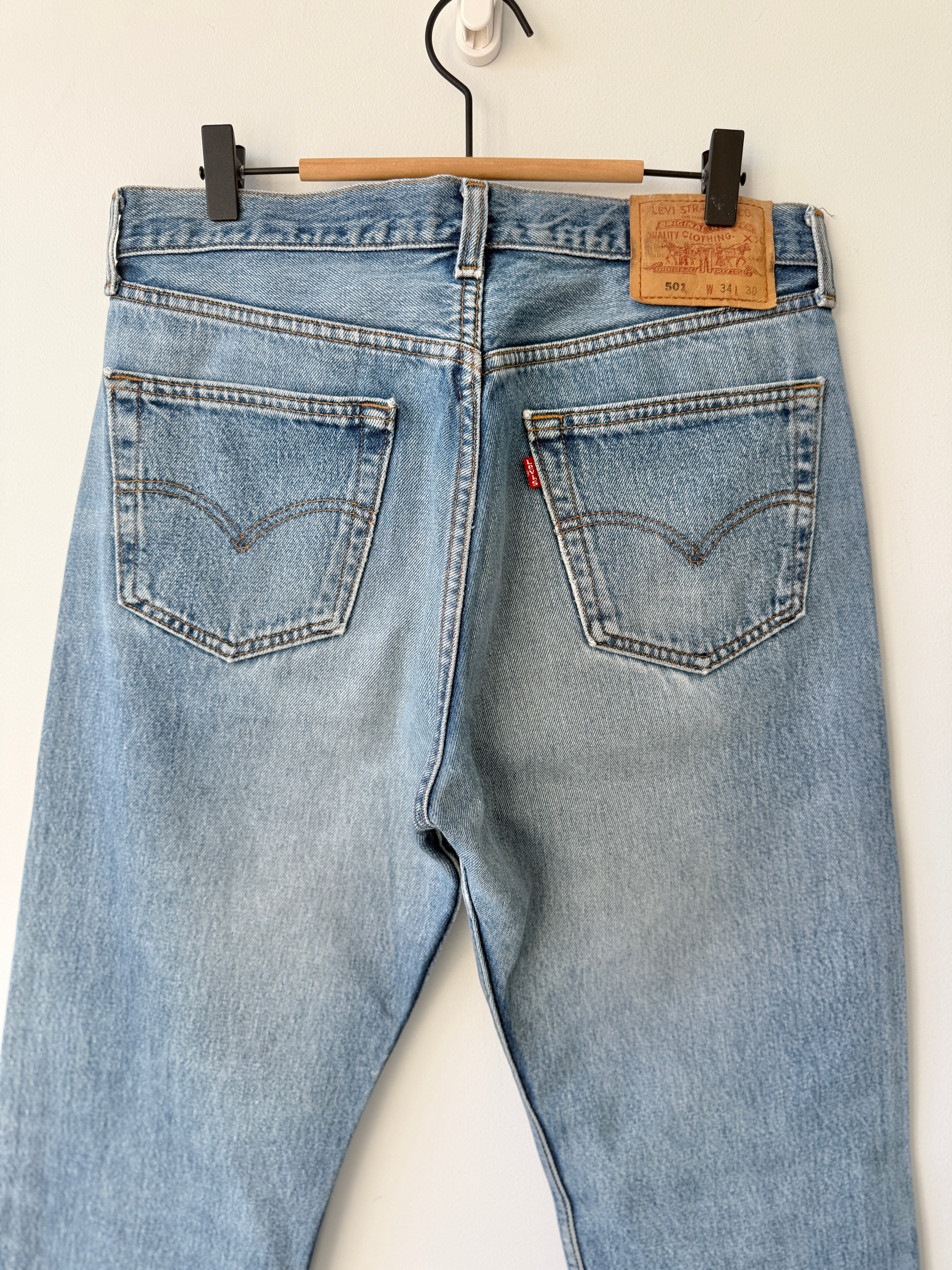 W32 L29 vintage Levis 501 31-32” measured medium faded blue 90s Levi’s 501s