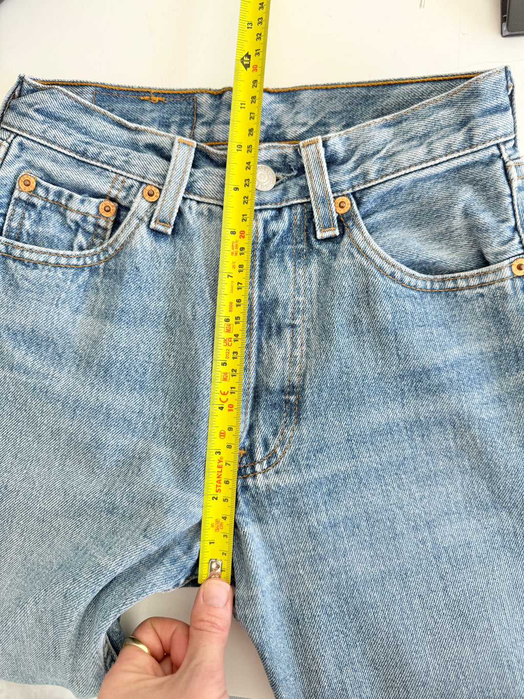 Softer W23 L29 vintage Levis 501 22/23” measured waist medium blue 90s 501s