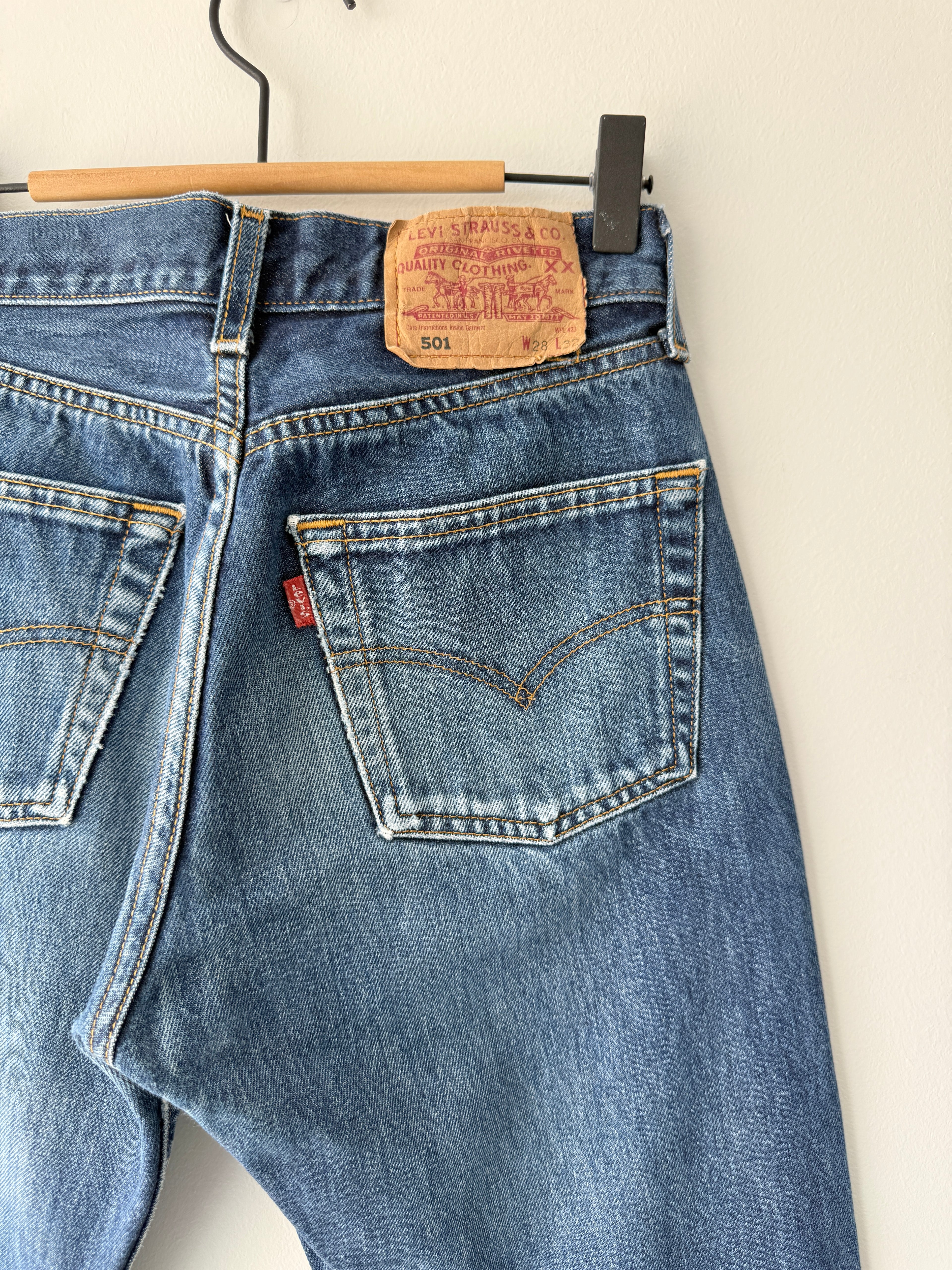 W26 L30 vintage Levis 501 25/26” measured waist dark faded blue 501s Y2K