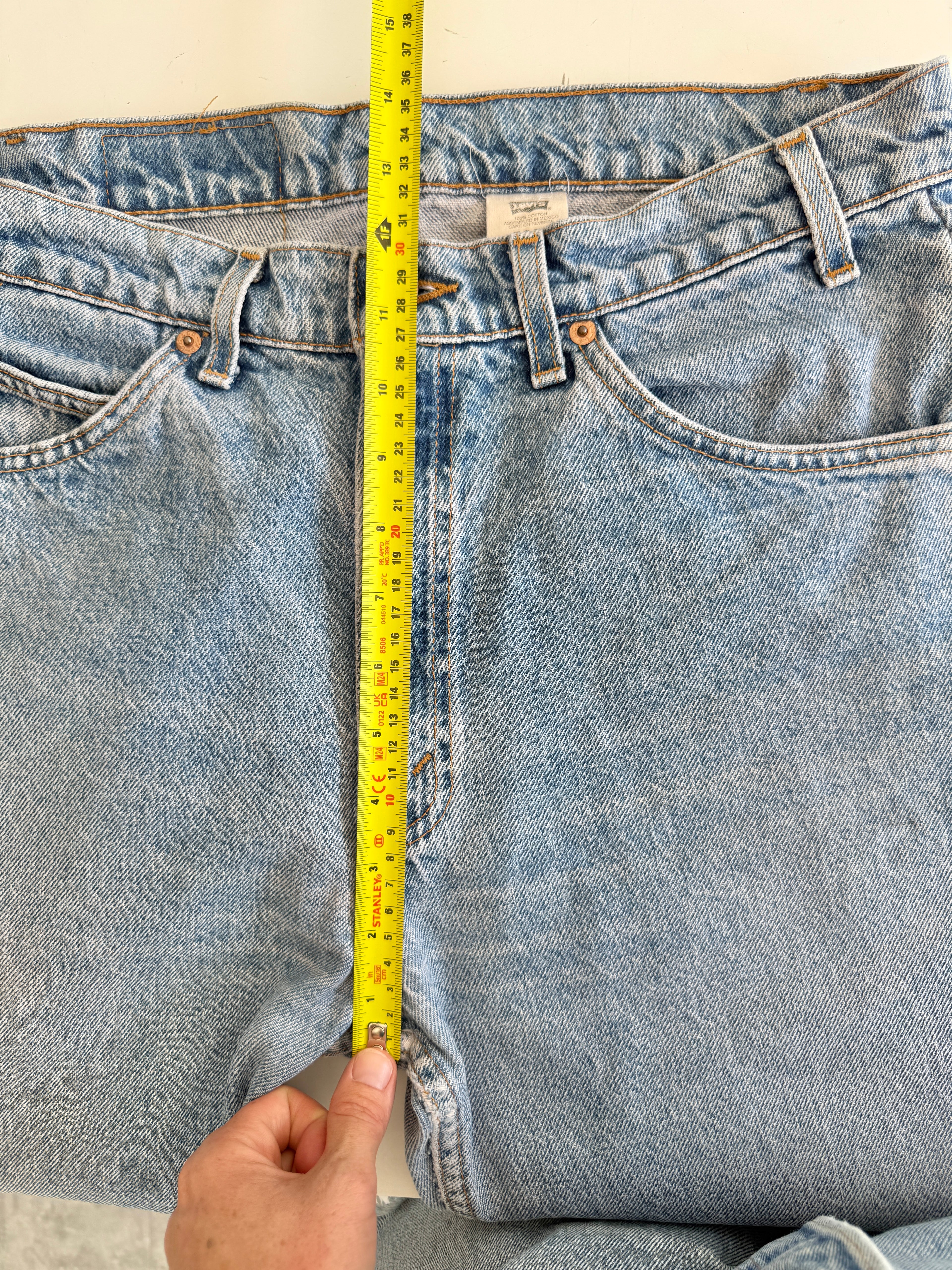 W31 L31 vintage Levis 505 30/32” measured waist medium blue faded  90s 505s