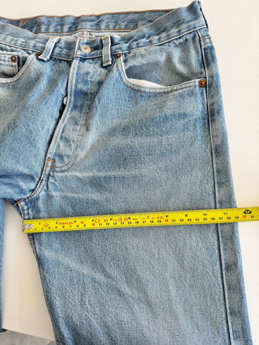 W29 L31 vintage Levis 501 28-29” measured medium faded blue made in 80s