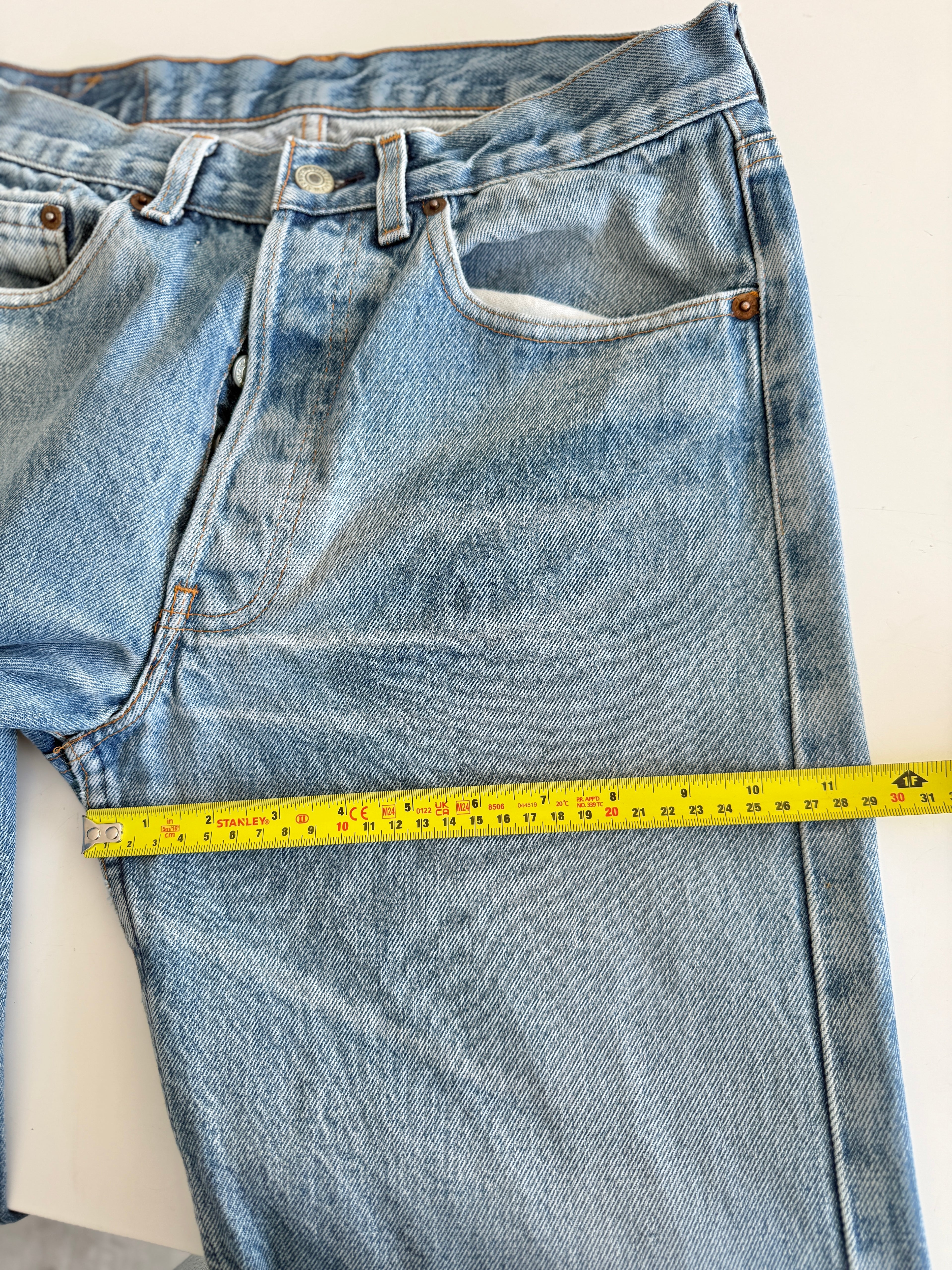 W29 L31 vintage Levis 501 28-29” measured medium faded blue made in 80s