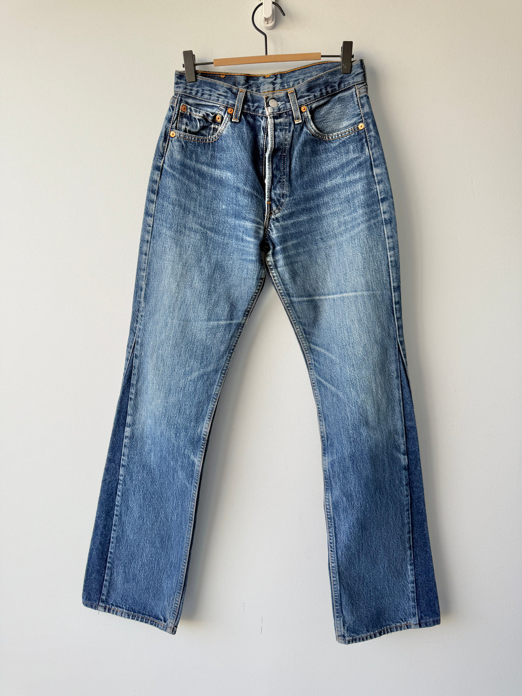 W27 L32 vintage Levis 501 26-27” measured dark blue denim made in 90s flare