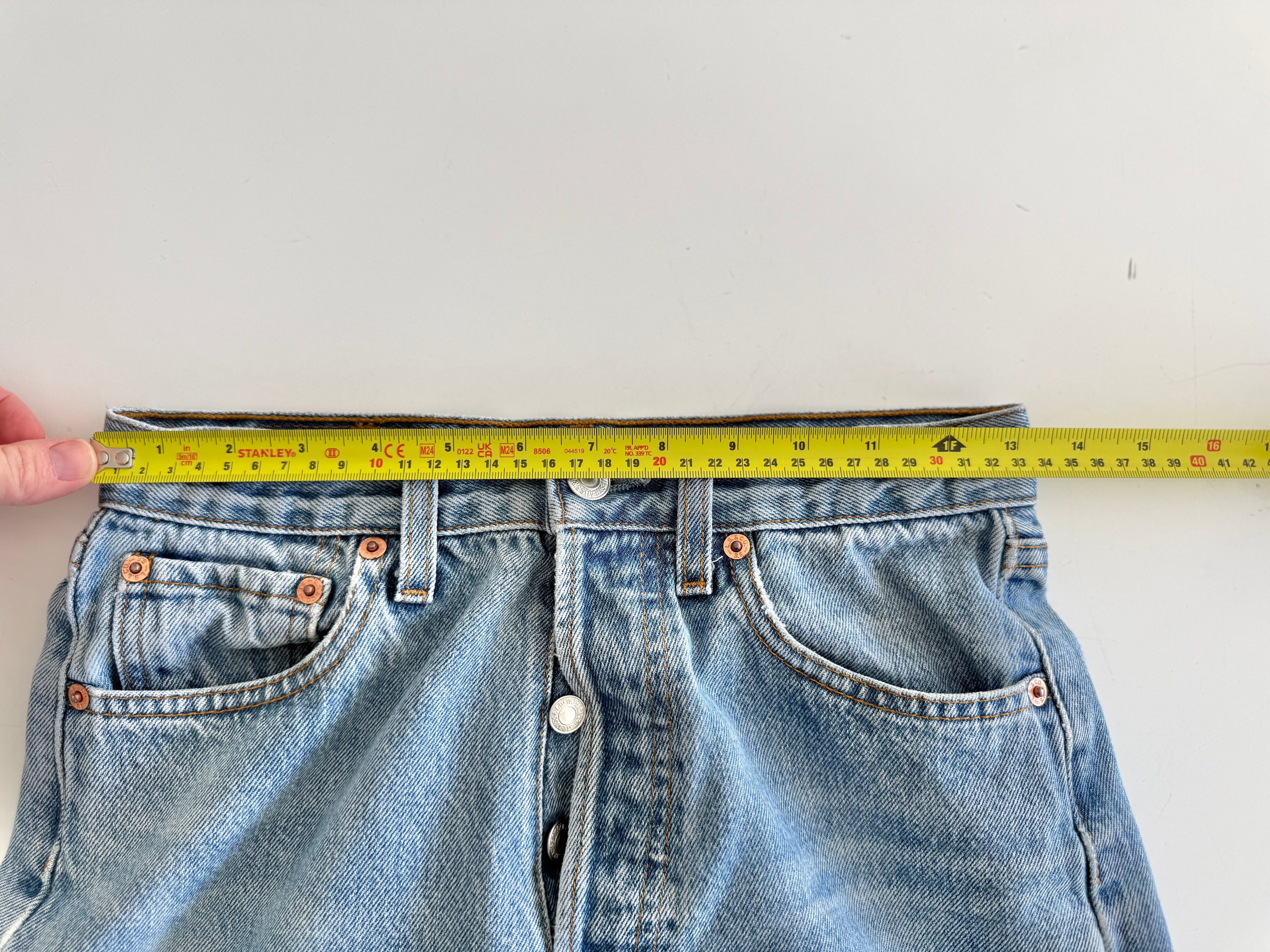 W25 L29 vintage Levis 501 24/25” measured denim medium faded blue 90’s levi’s 501s