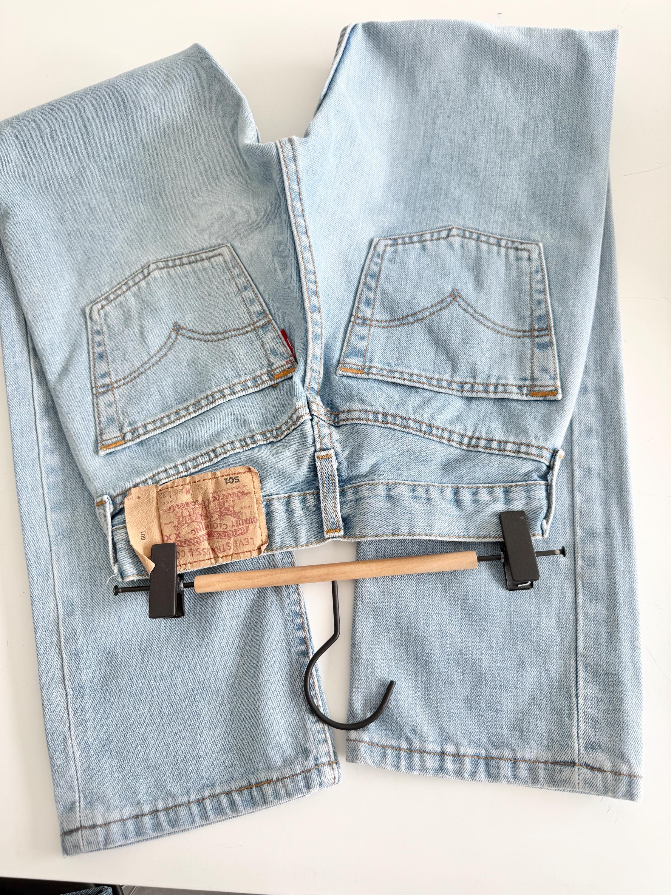 W24 L30 Levis 501 vintage 23-24” measured waist light blue made in y2k