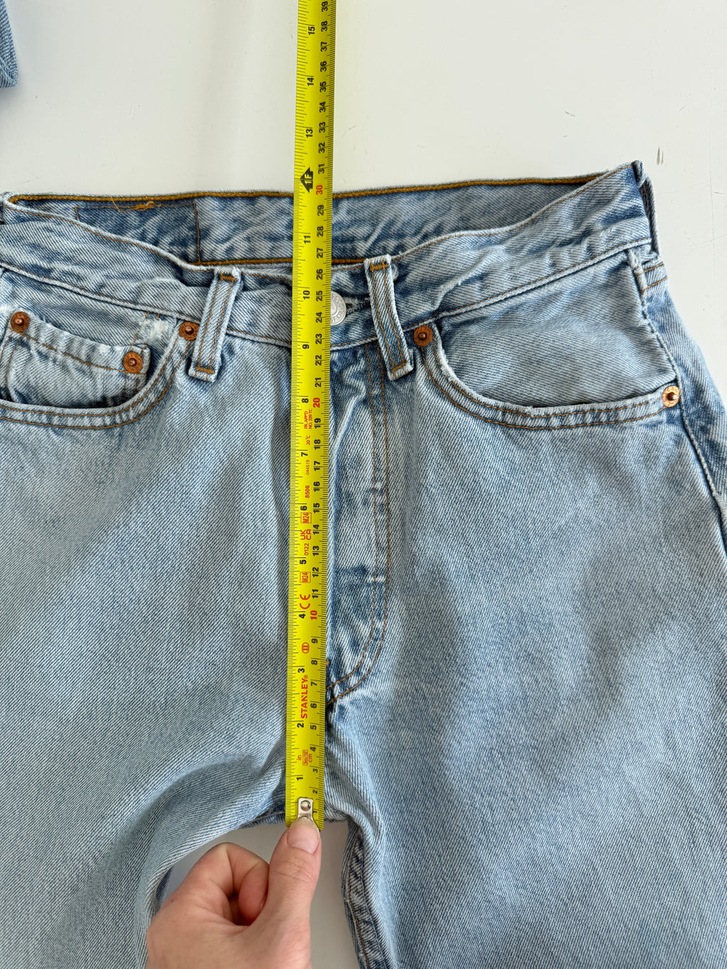 W25 L31 vintage Levis 501 24/25” measured waist light blue 90s 501s