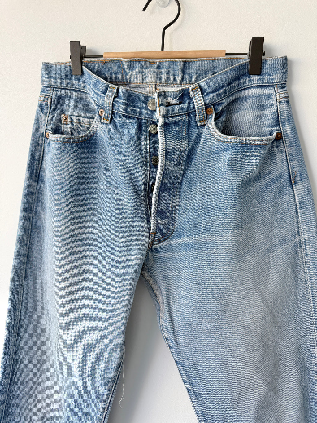 W31 L29 vintage Levis 501 medium blue 30/31” measured waist 501s 80s USA