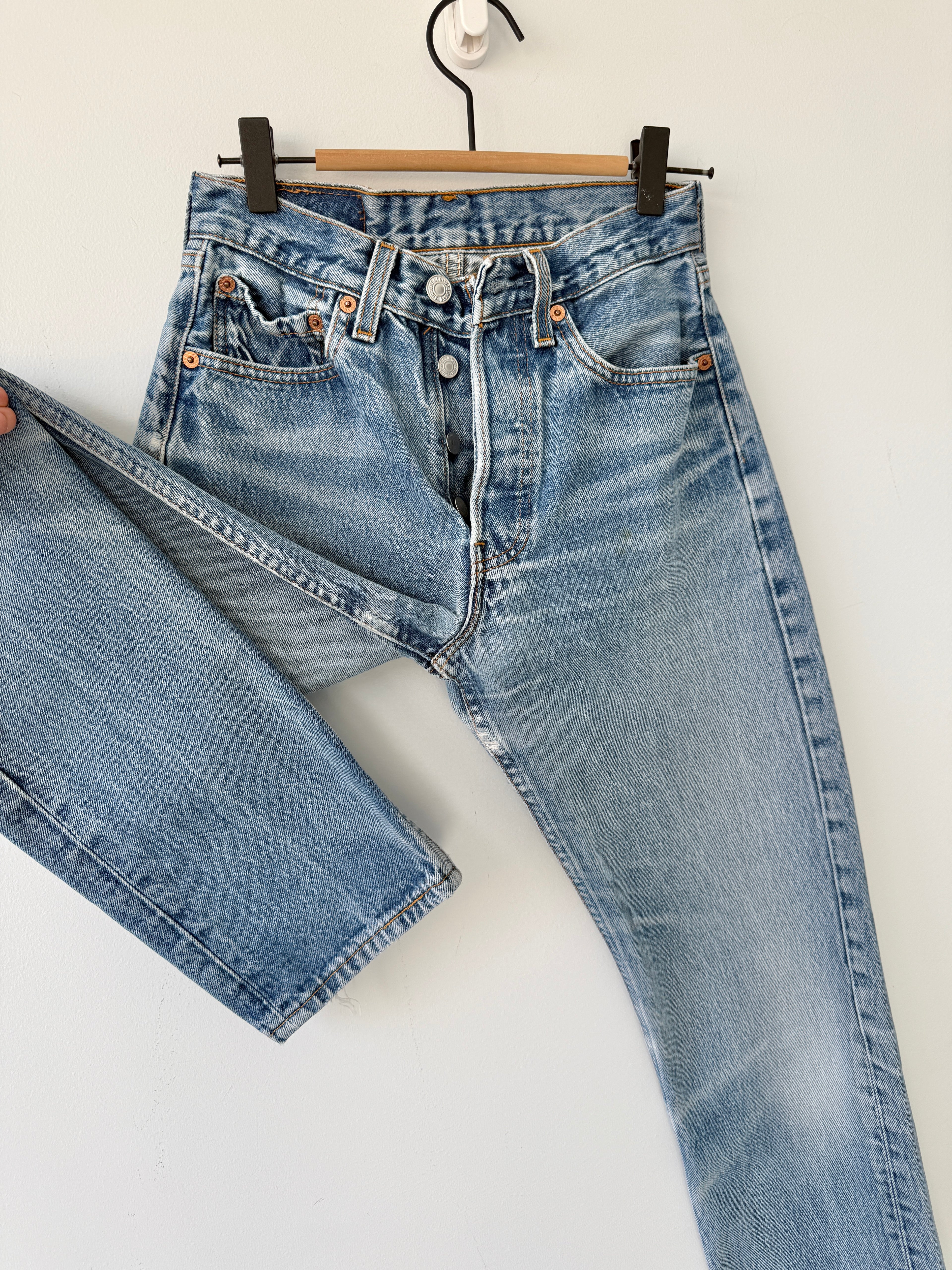 W24 L31 vintage Levis 501 23-24” measured medium faded whiskers blue 90s Levi’s 501s USA