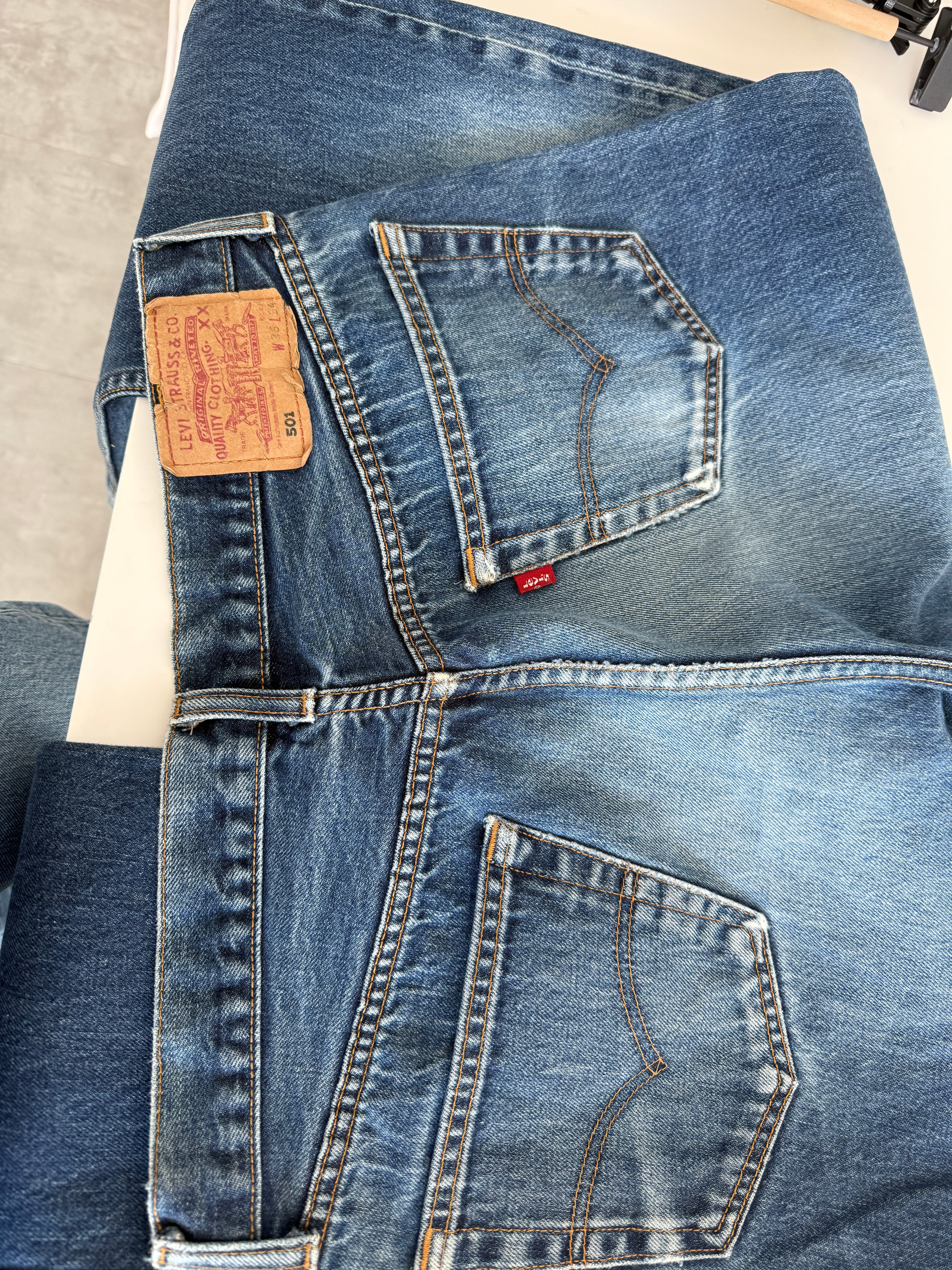 W33 L29 vintage Levis 501 32-33”” measured dark indigo denim whiskers Y2K 501s