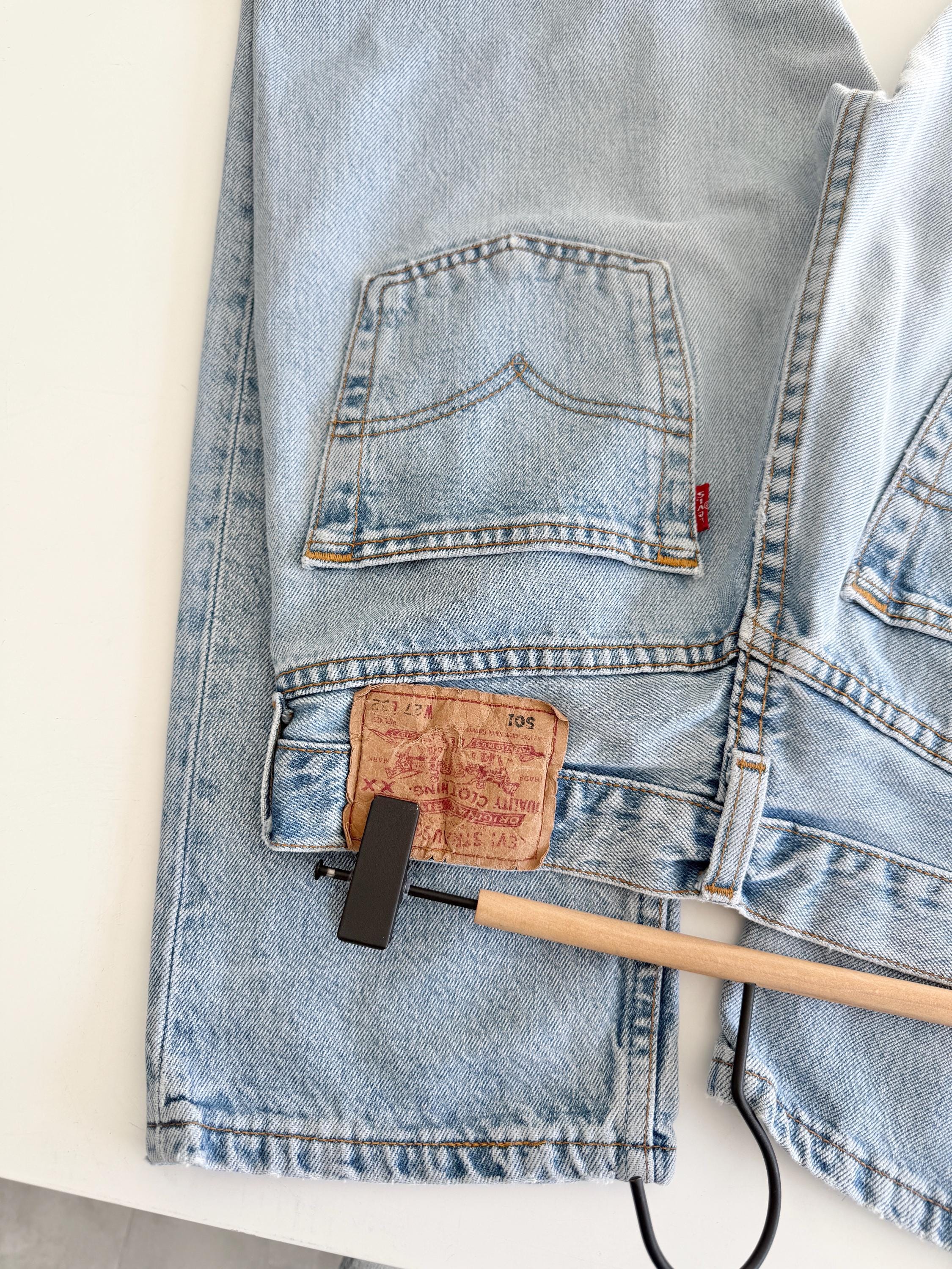 W25 L31 vintage Levis 501 24-25” measured waist faded medium blue made in USA 90s