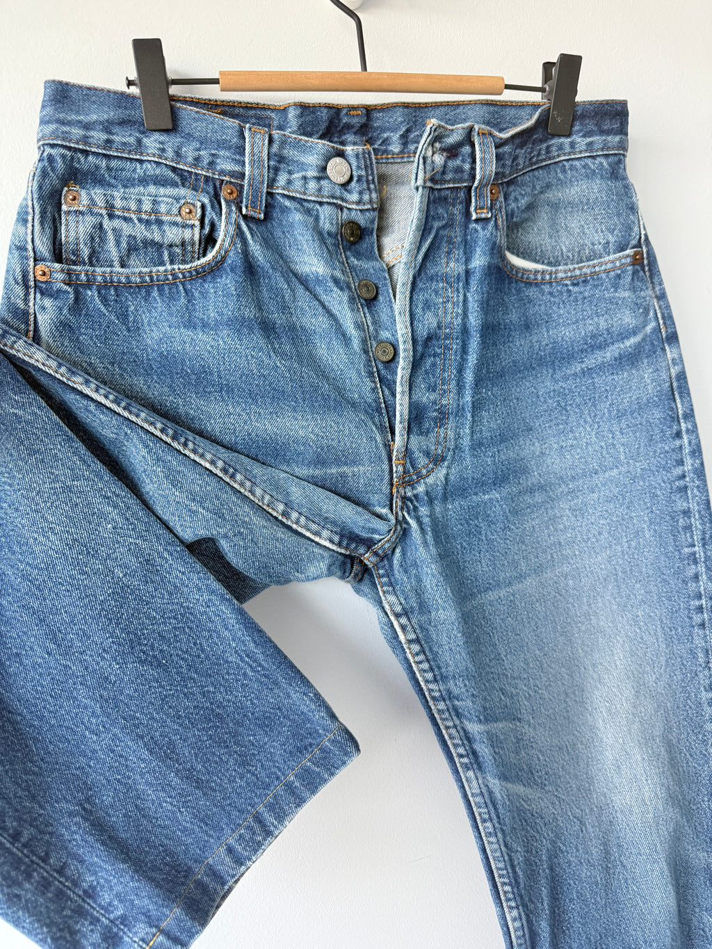 W30 L27 vintage Levis 501 29-30” measured dark raw blue faded made in USA 80s