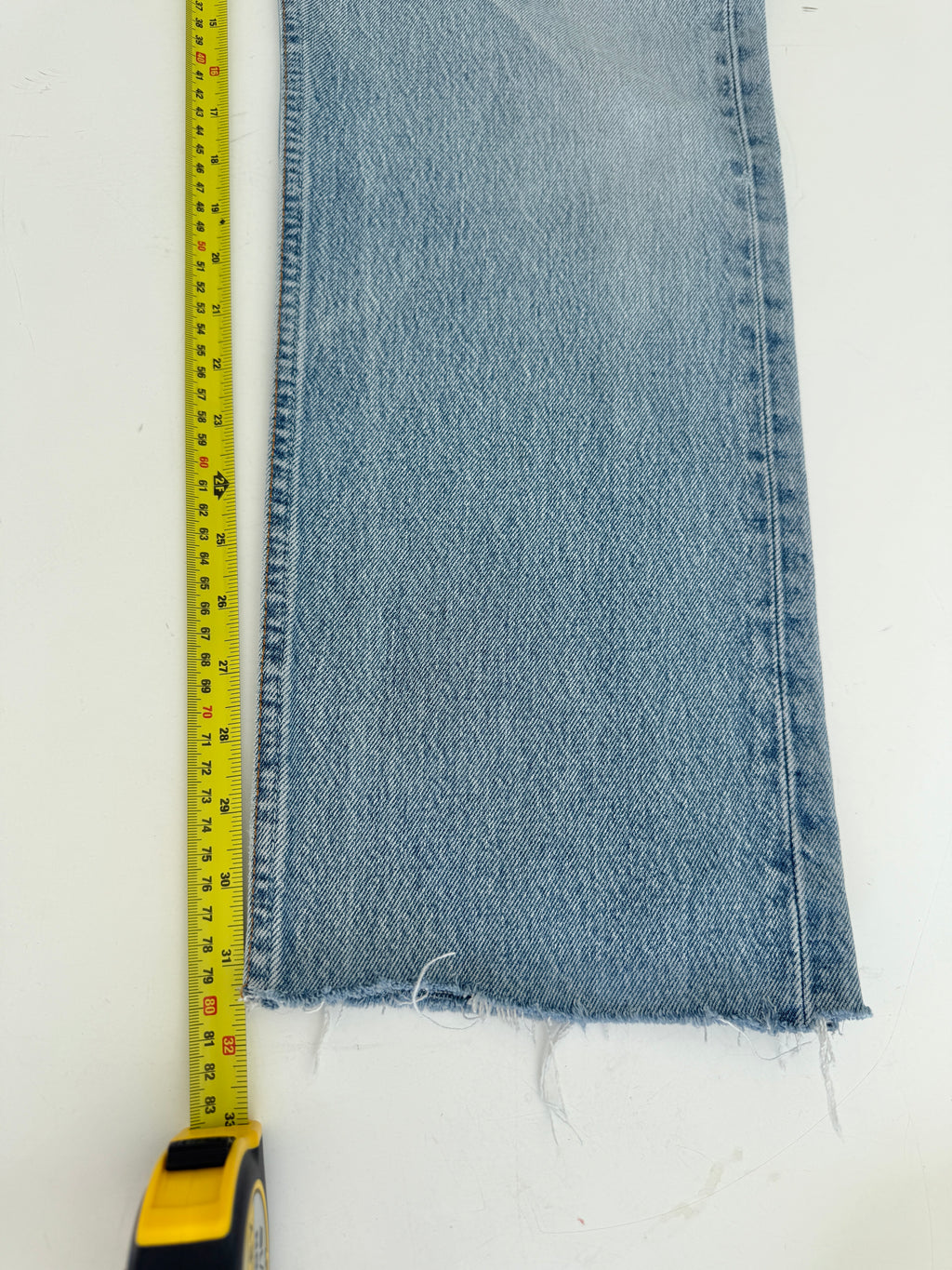 W32 L31 vintage Levis 501s 31/32” measured light medium blue faded 90s 501s