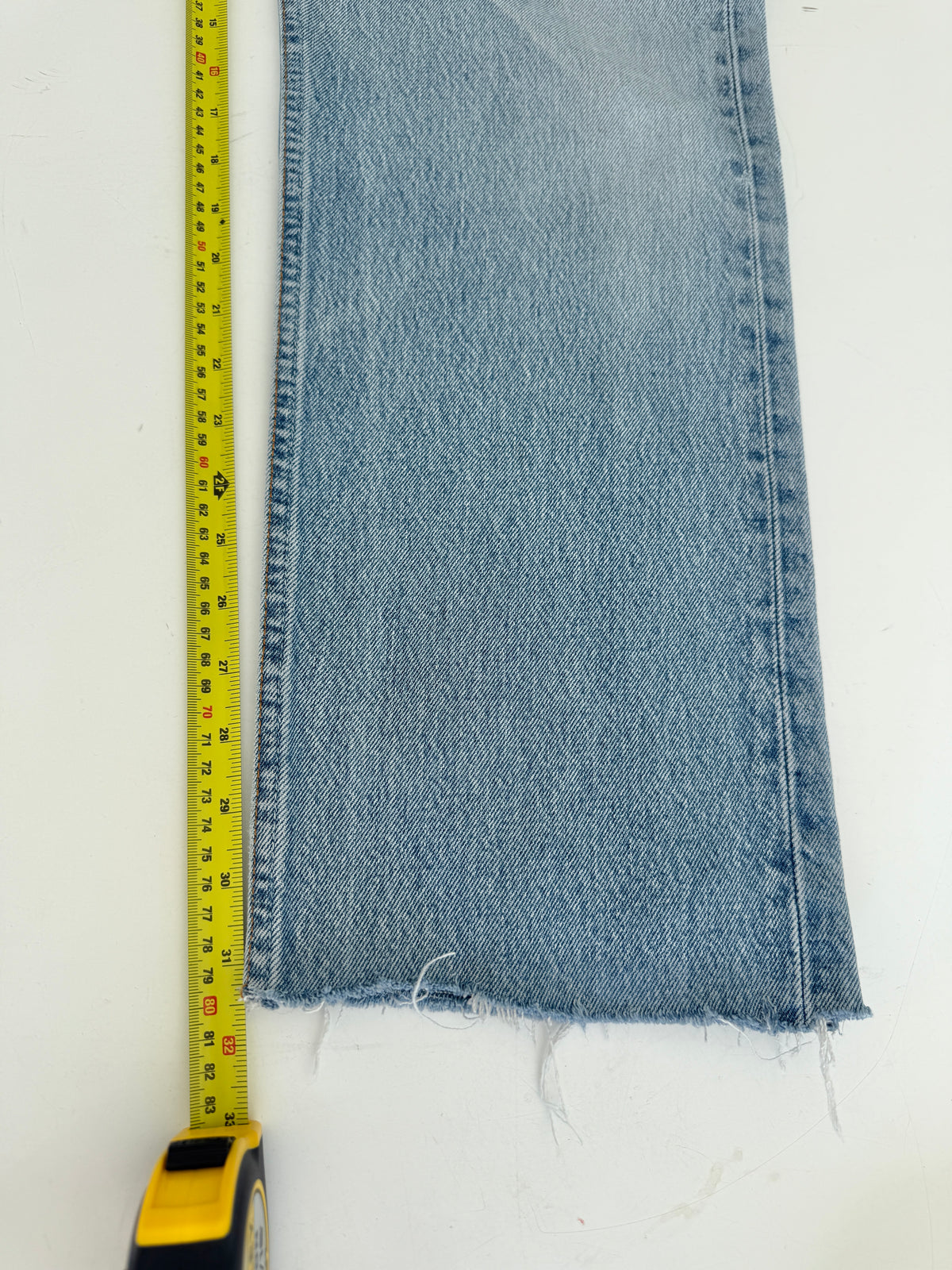 W32 L31 vintage Levis 501s 31/32” measured light medium blue faded 90s 501s