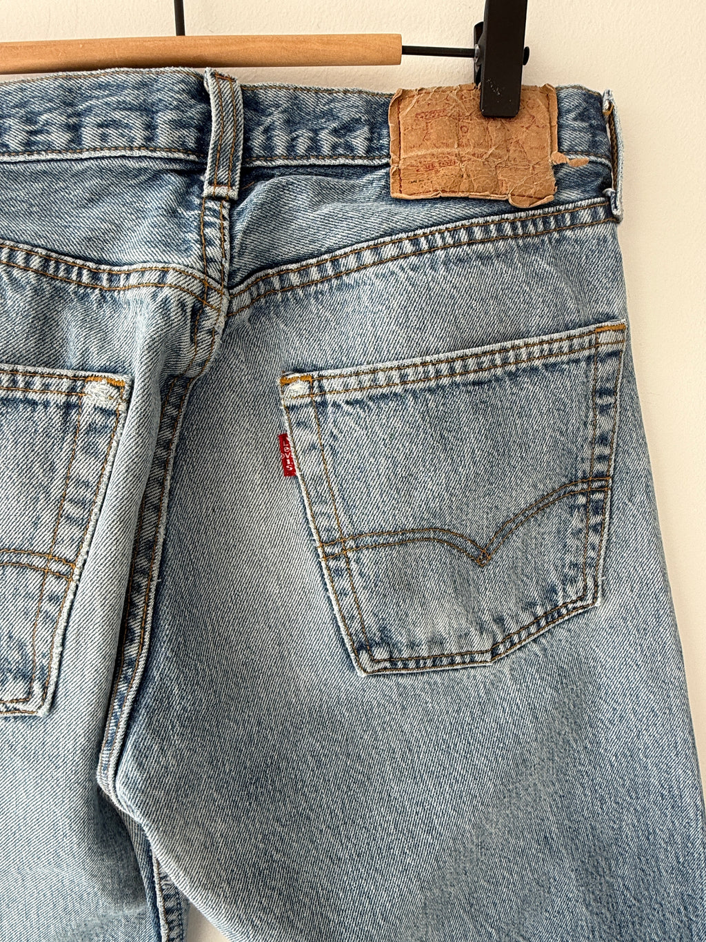 W29 L29 vintage Levis 501s 28/29” measured medium fade blue 501s early 90s medium lower rise