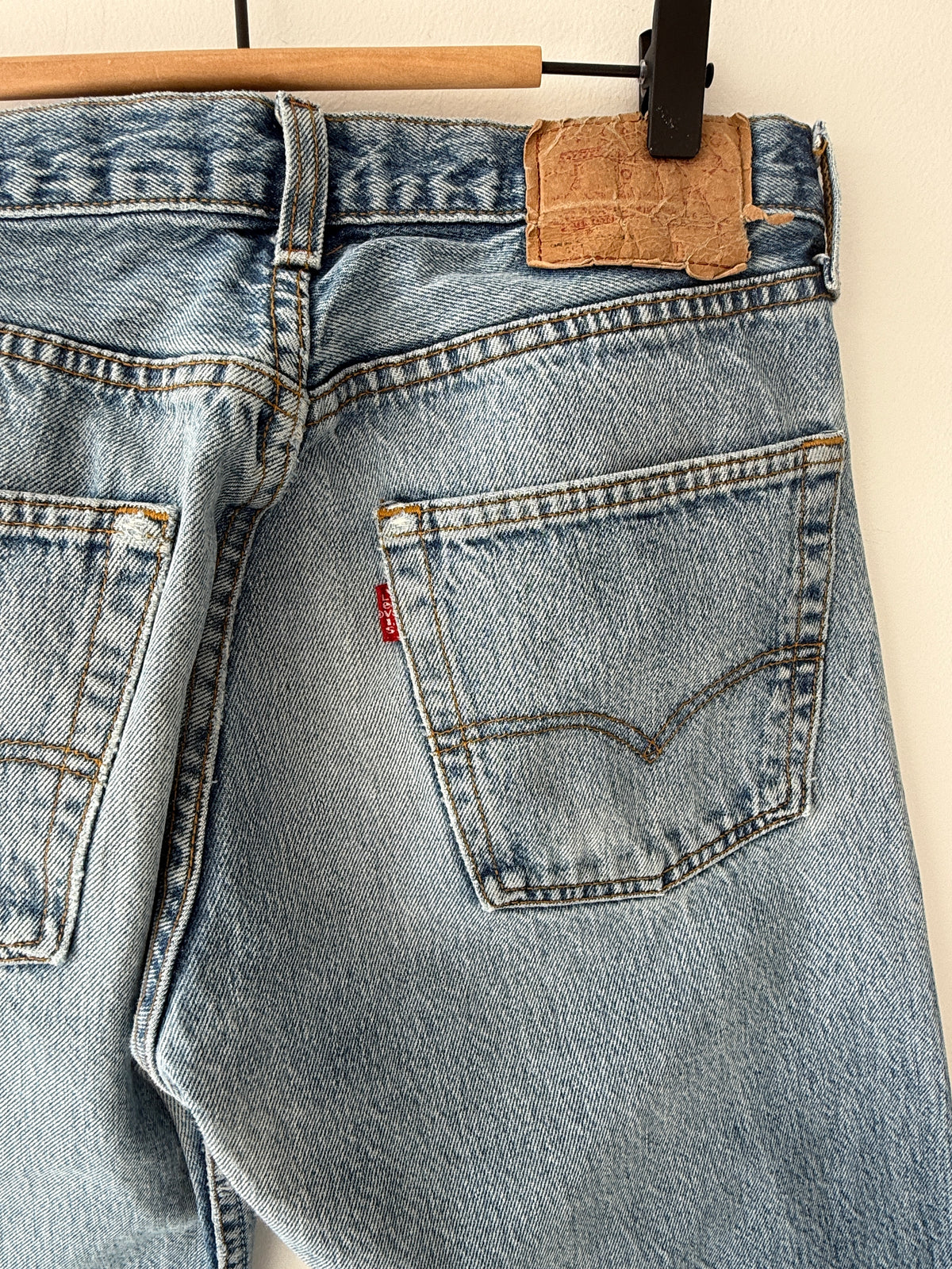 W29 L29 vintage Levis 501s 28/29” measured medium fade blue 501s early 90s medium lower rise