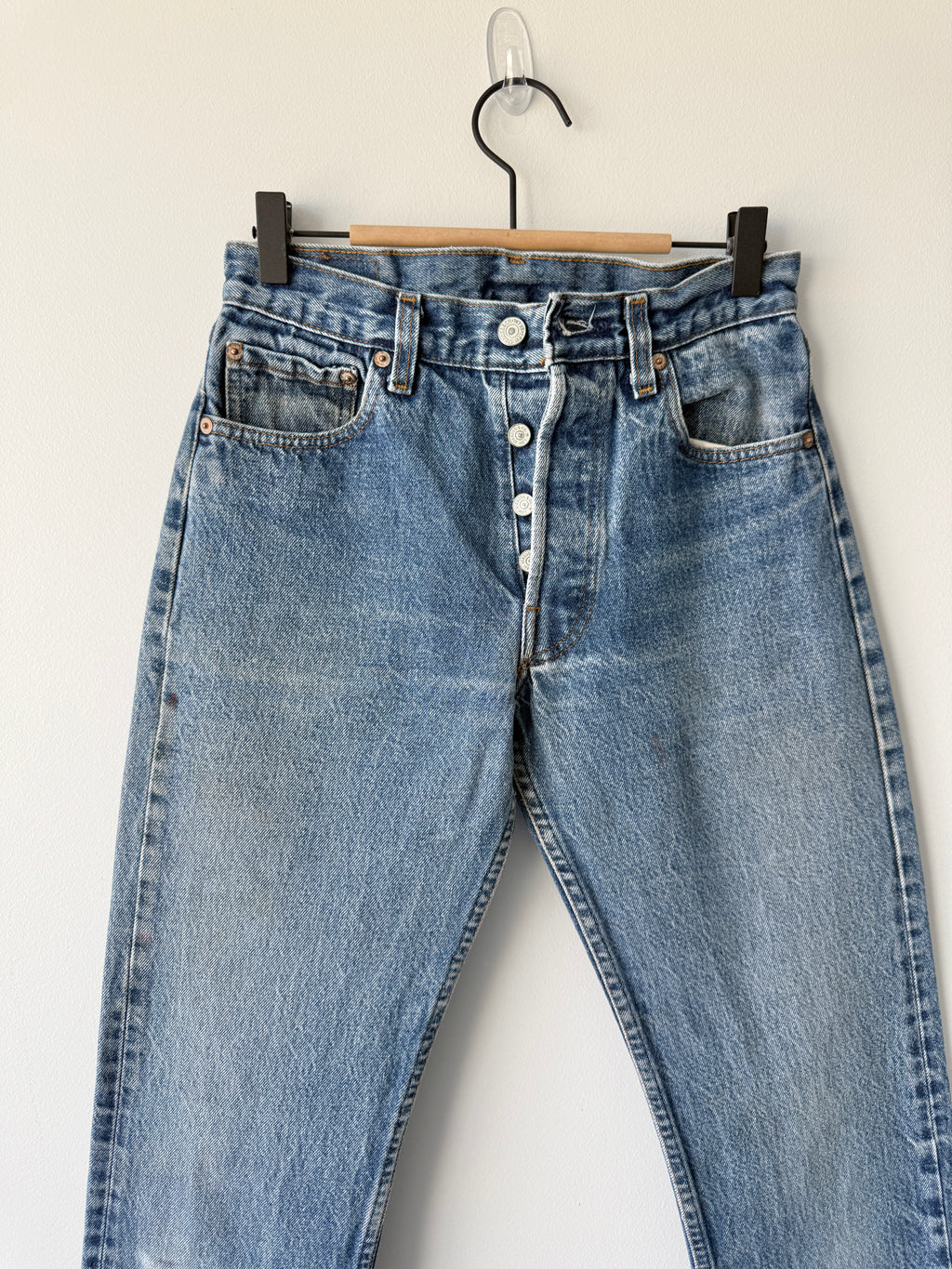 W27 L32 vintage Levis 501s 26/27” measured light blue faded 80s USA 501s