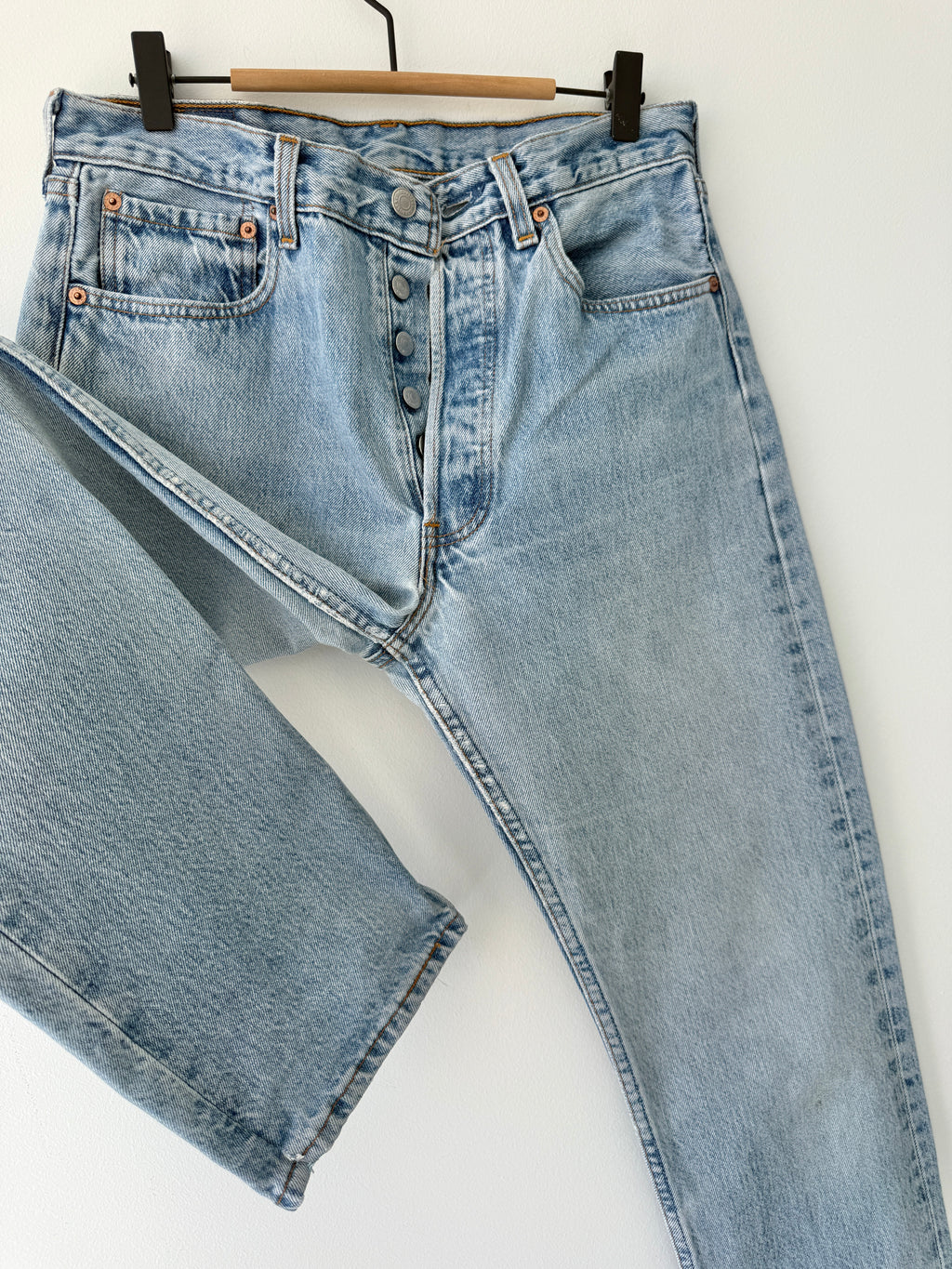 W29 L31 vintage Levis 501 29” measured waist light faded blue USA 90s 501s