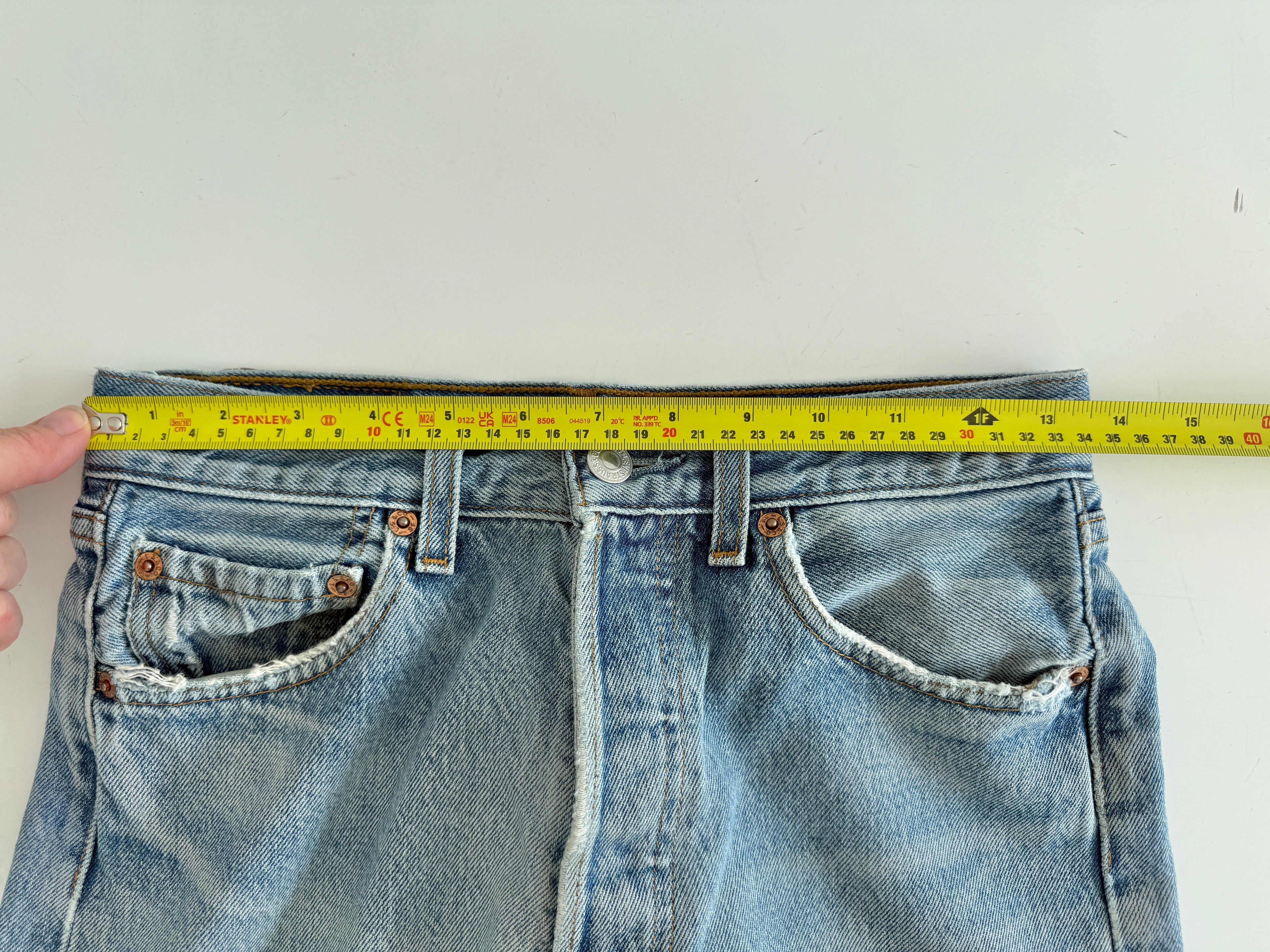 W26 L31 vintage Levis 501 25/26” measured waist medium light blue 501s Y2K denim