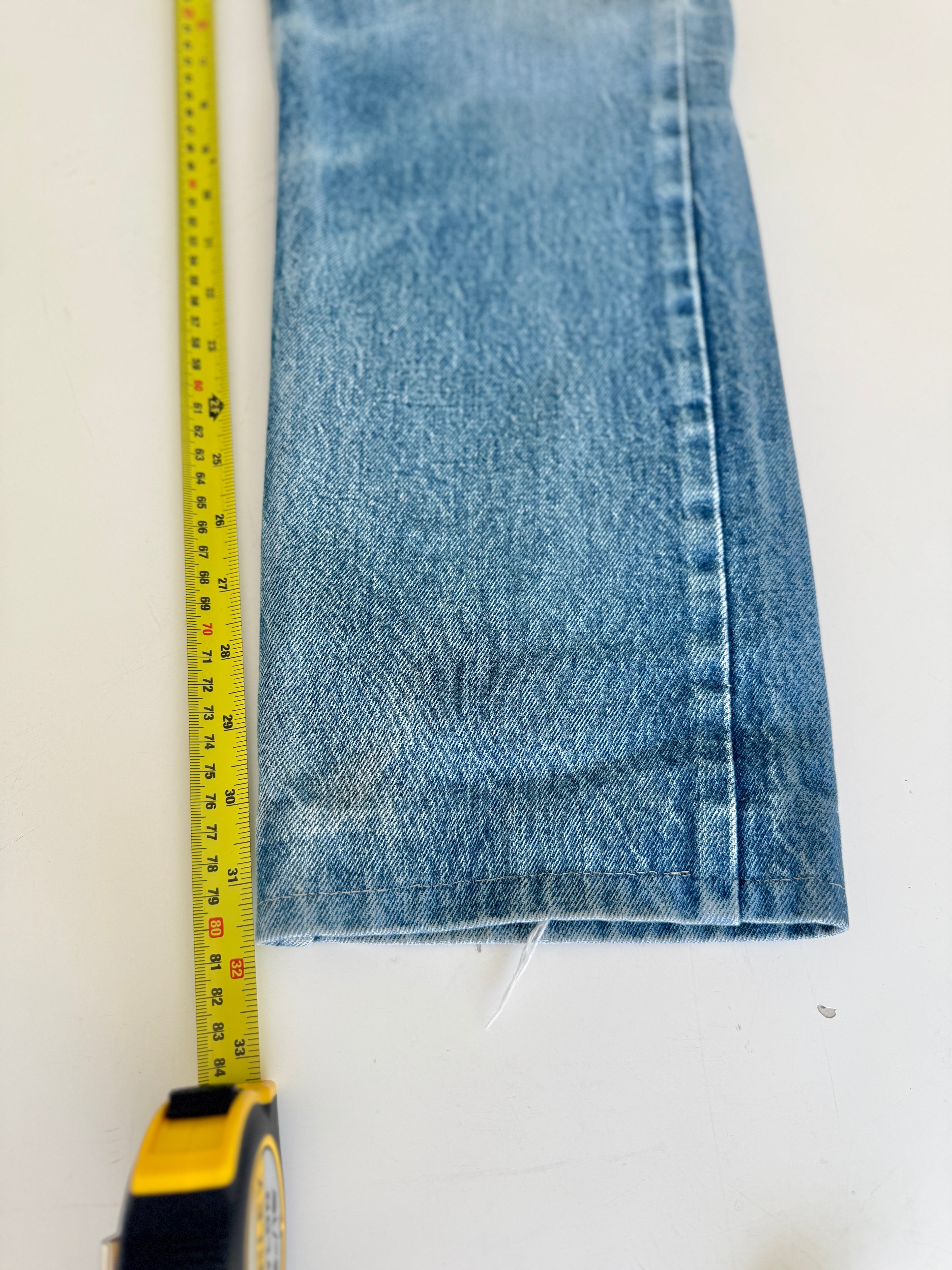 W29 L31 vintage Levis 501 28-29” measured medium faded blue made in 80s
