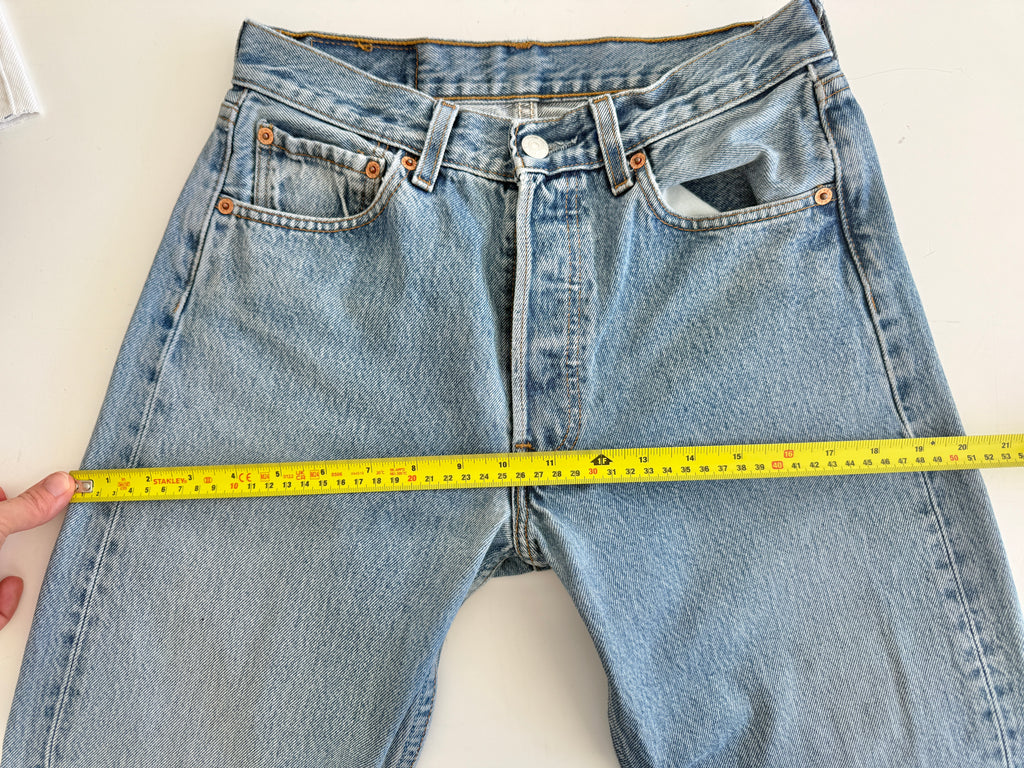 W26 L33 vintage Levis 501 25/26” measured waist medium faded blue 501s Y2K