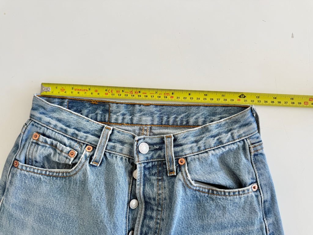 W25 L29 vintage Levis 501 24/25” measured denim medium faded blue 90’s levi’s 501s