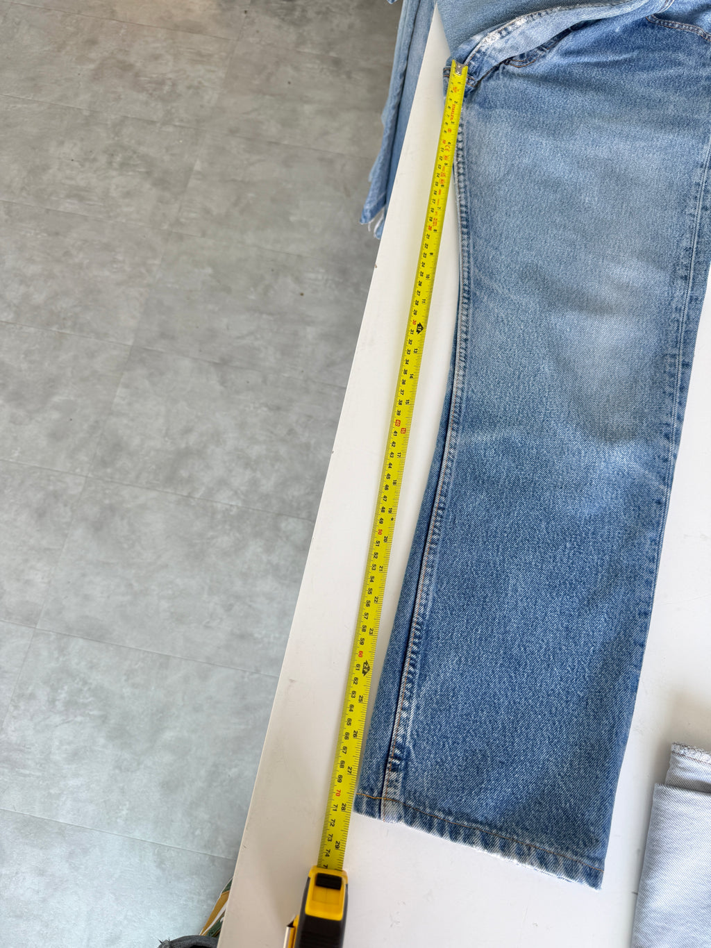 W28 L28 vintage Levis 501 medium blue 26/28” measured waist 501s Y2K